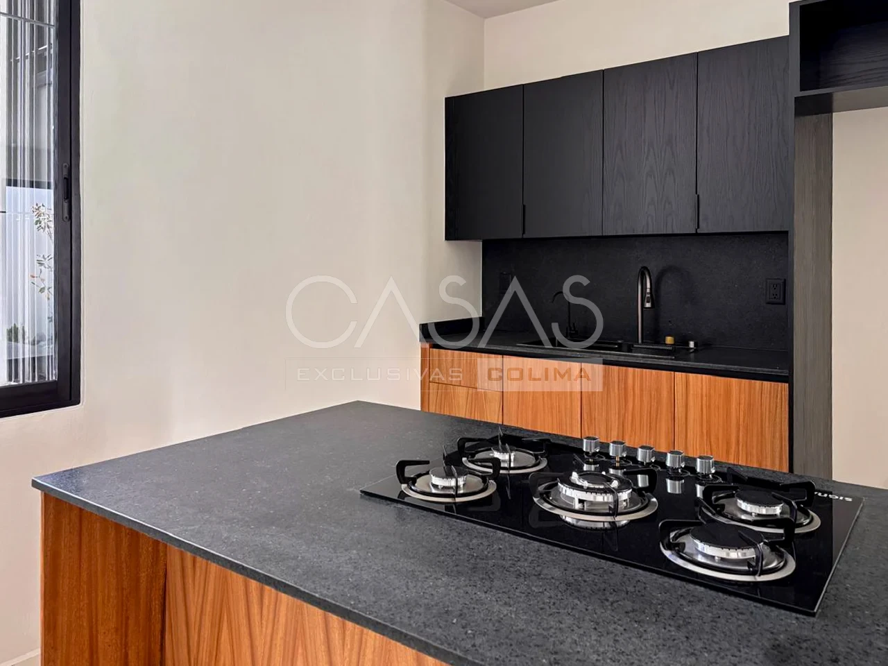 En venta preciosa casa con excelente ubicación, a sólo minutos de la Salida a Guadalajara 11