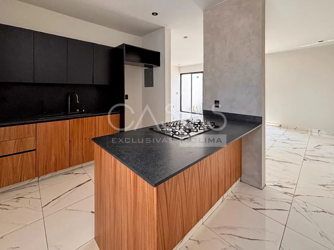 En venta preciosa casa con excelente ubicación, a sólo minutos de la Salida a Guadalajara 8