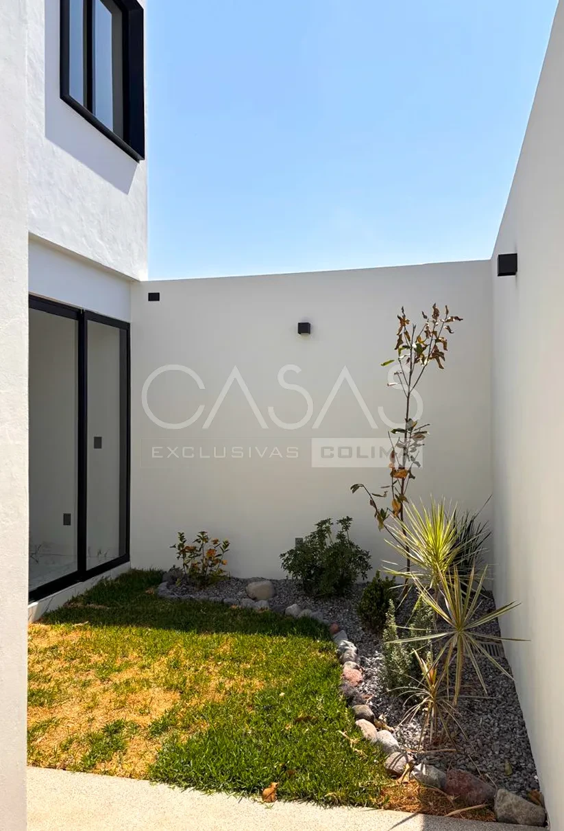 En venta preciosa casa con excelente ubicación, a sólo minutos de la Salida a Guadalajara 12