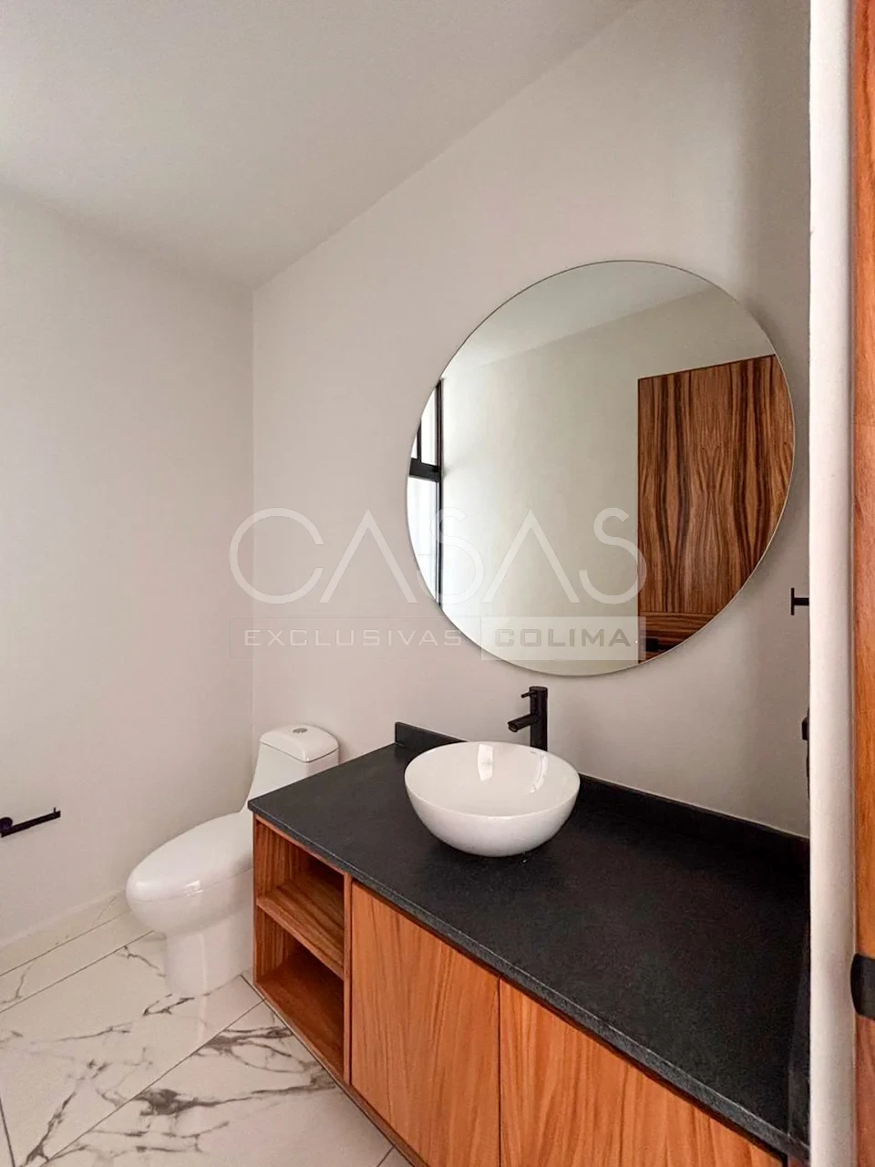 En venta preciosa casa con excelente ubicación, a sólo minutos de la Salida a Guadalajara 4