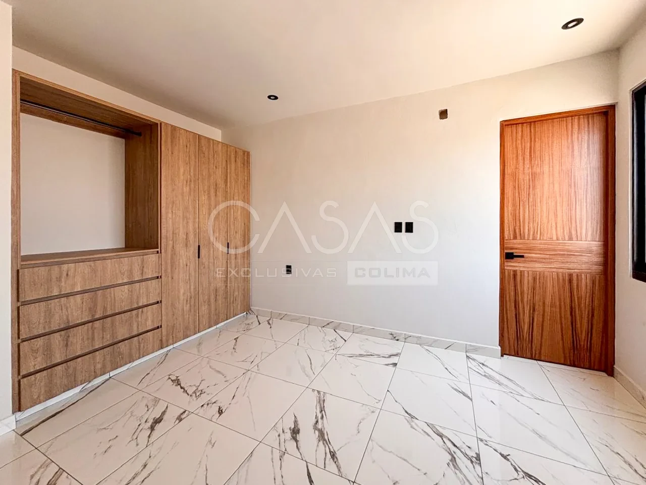 En venta preciosa casa con excelente ubicación, a sólo minutos de la Salida a Guadalajara 15