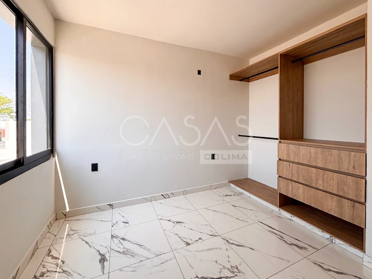En venta preciosa casa con excelente ubicación, a sólo minutos de la Salida a Guadalajara 16