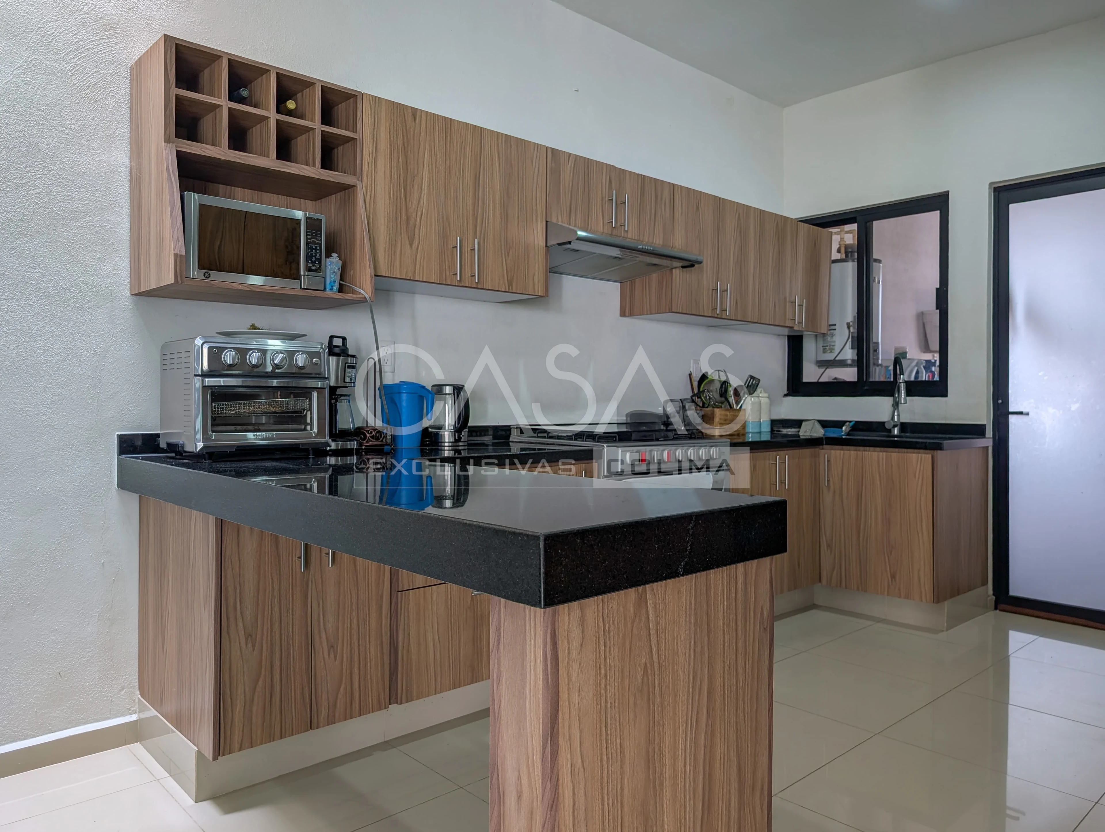 Hermosa casa en venta al norte de Colima, recamara en planta baja y porton 3