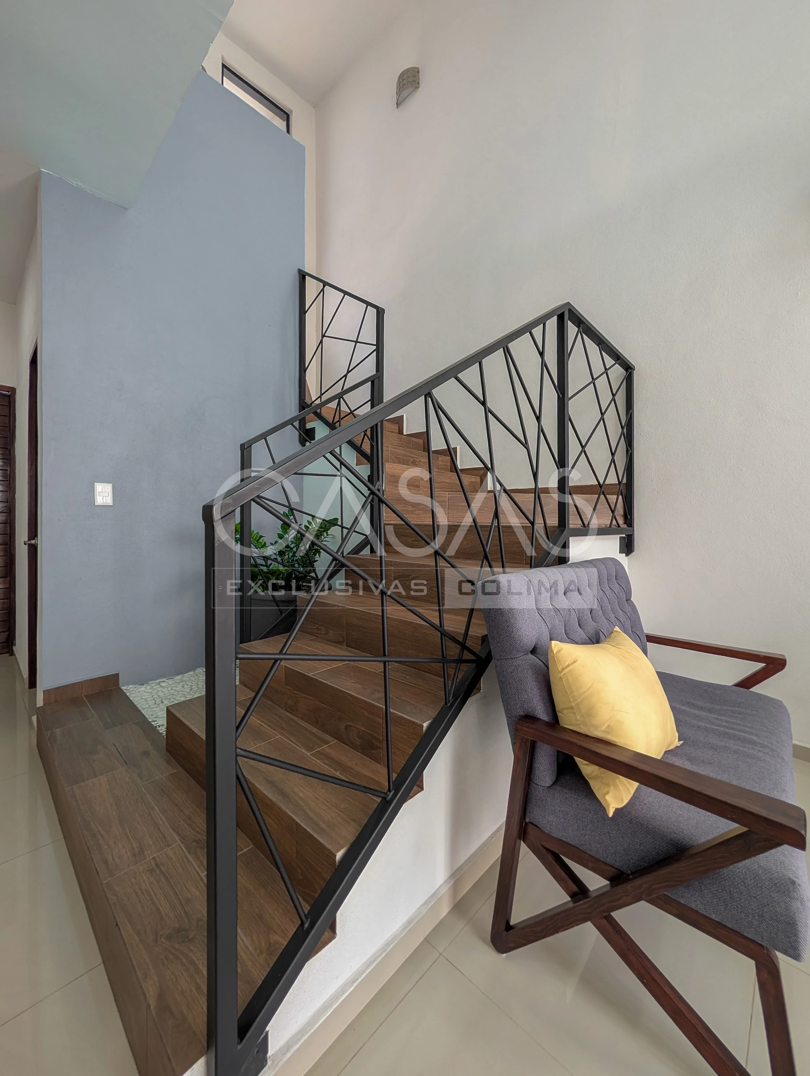Hermosa casa en venta al norte de Colima, recamara en planta baja y porton 10