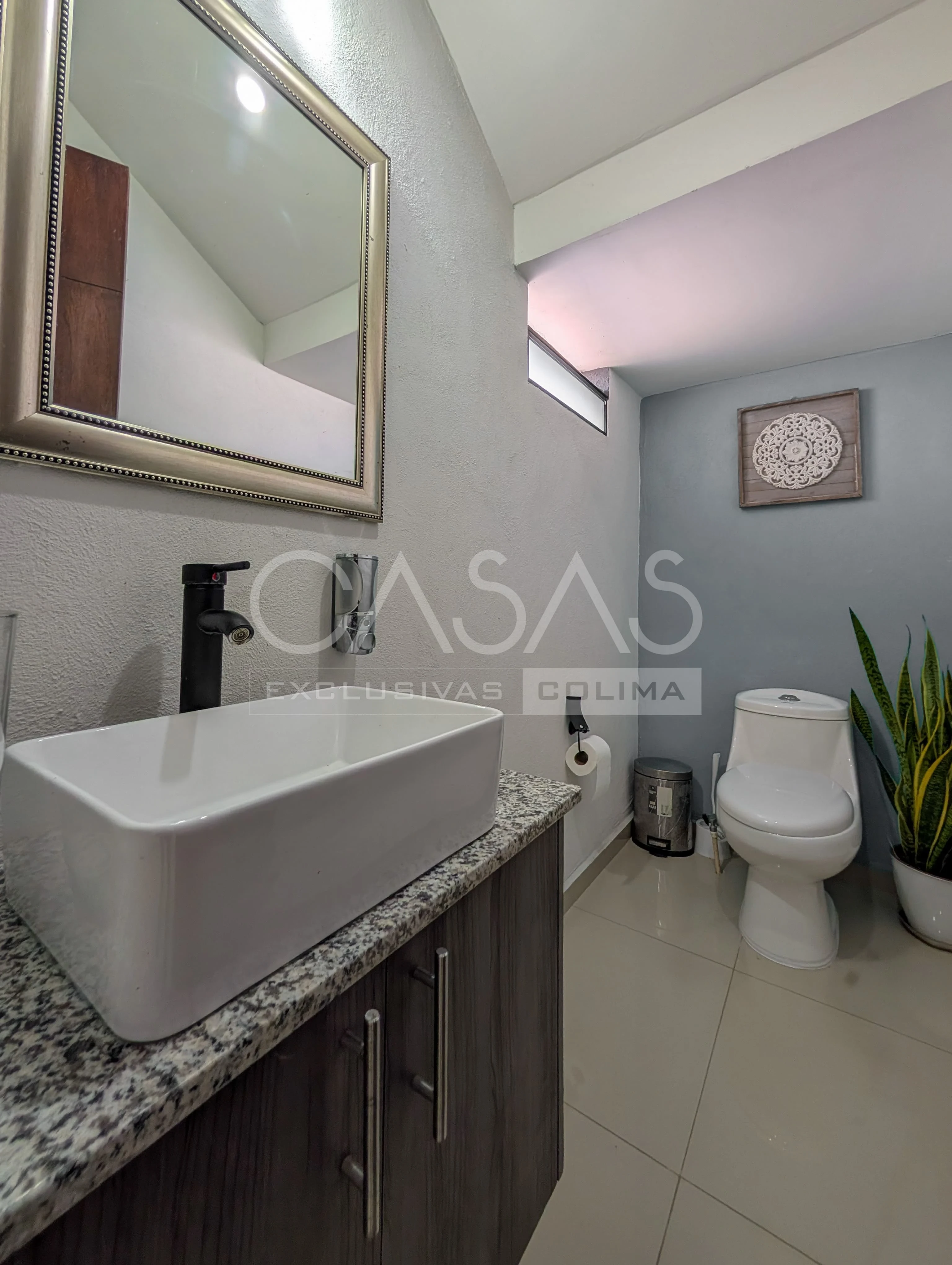 Hermosa casa en venta al norte de Colima, recamara en planta baja y porton 13