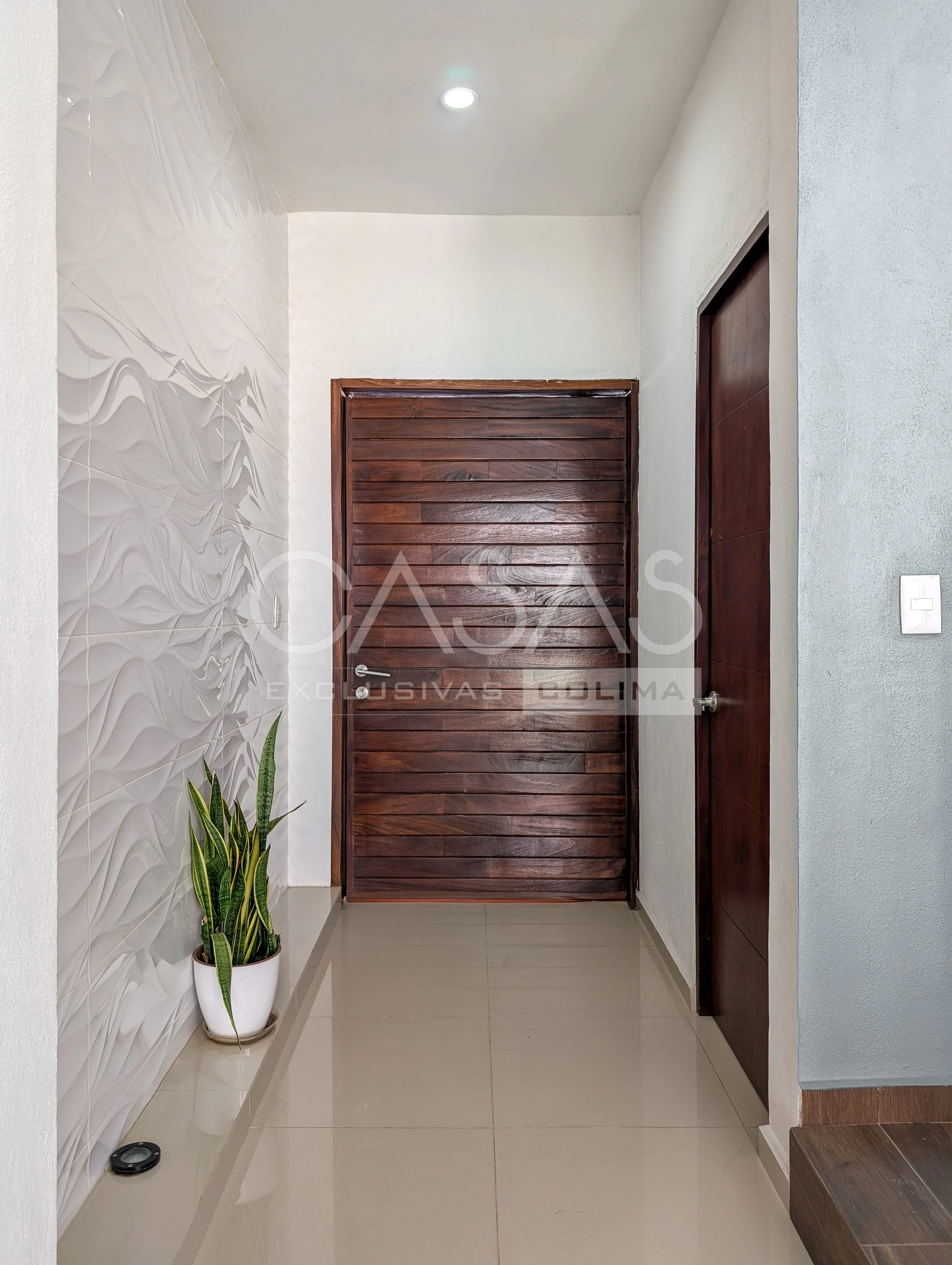 Hermosa casa en venta al norte de Colima, recamara en planta baja y porton 2