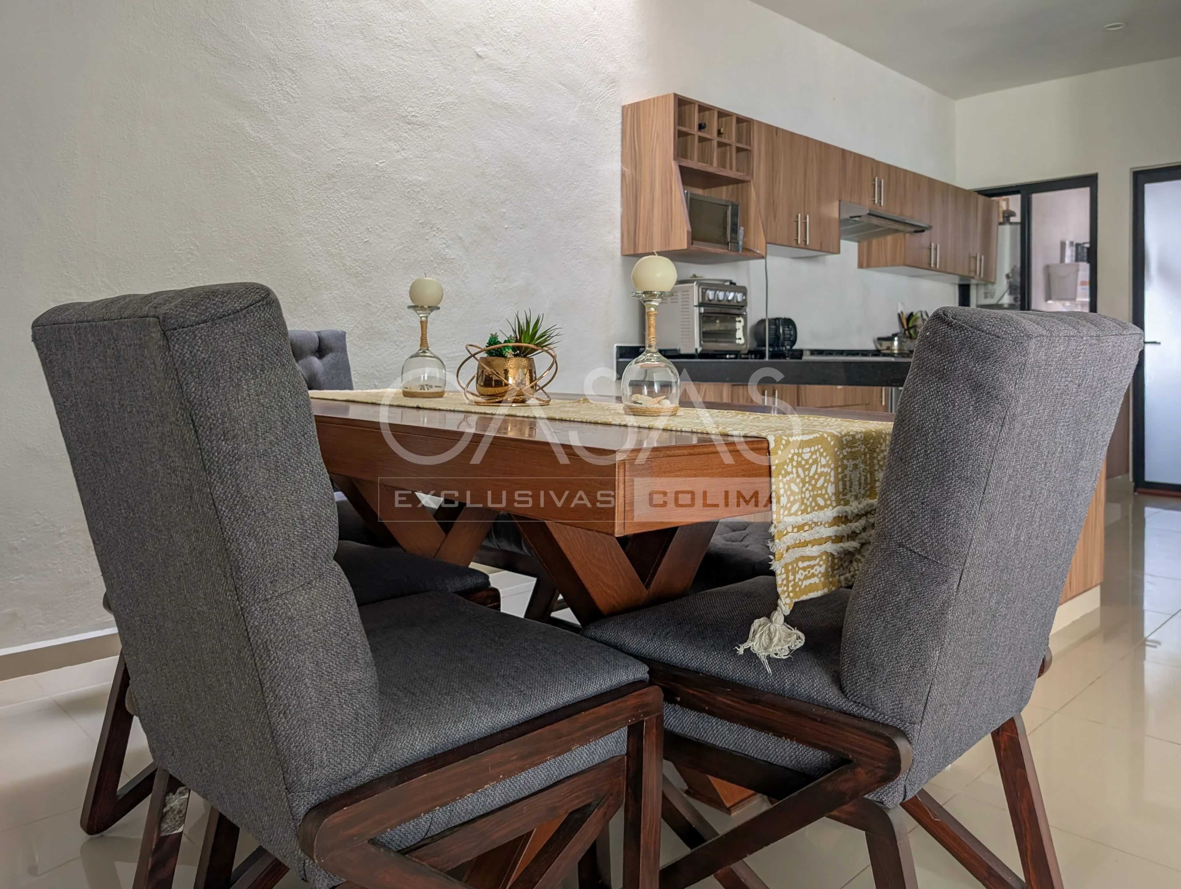 Hermosa casa en venta al norte de Colima, recamara en planta baja y porton 4