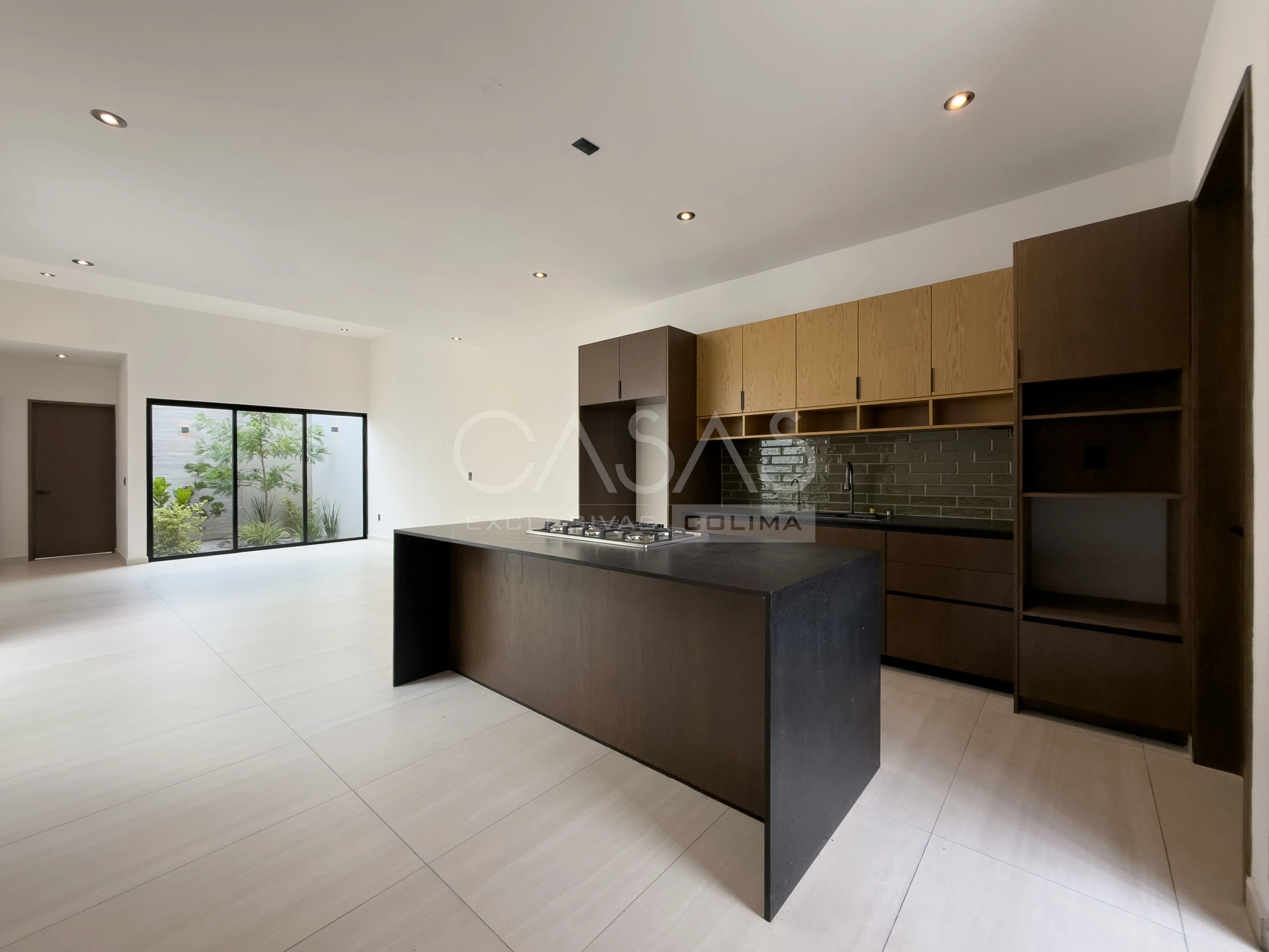 Preciosa casa en venta de alto lujo en zona residencial al norte de Colima 3