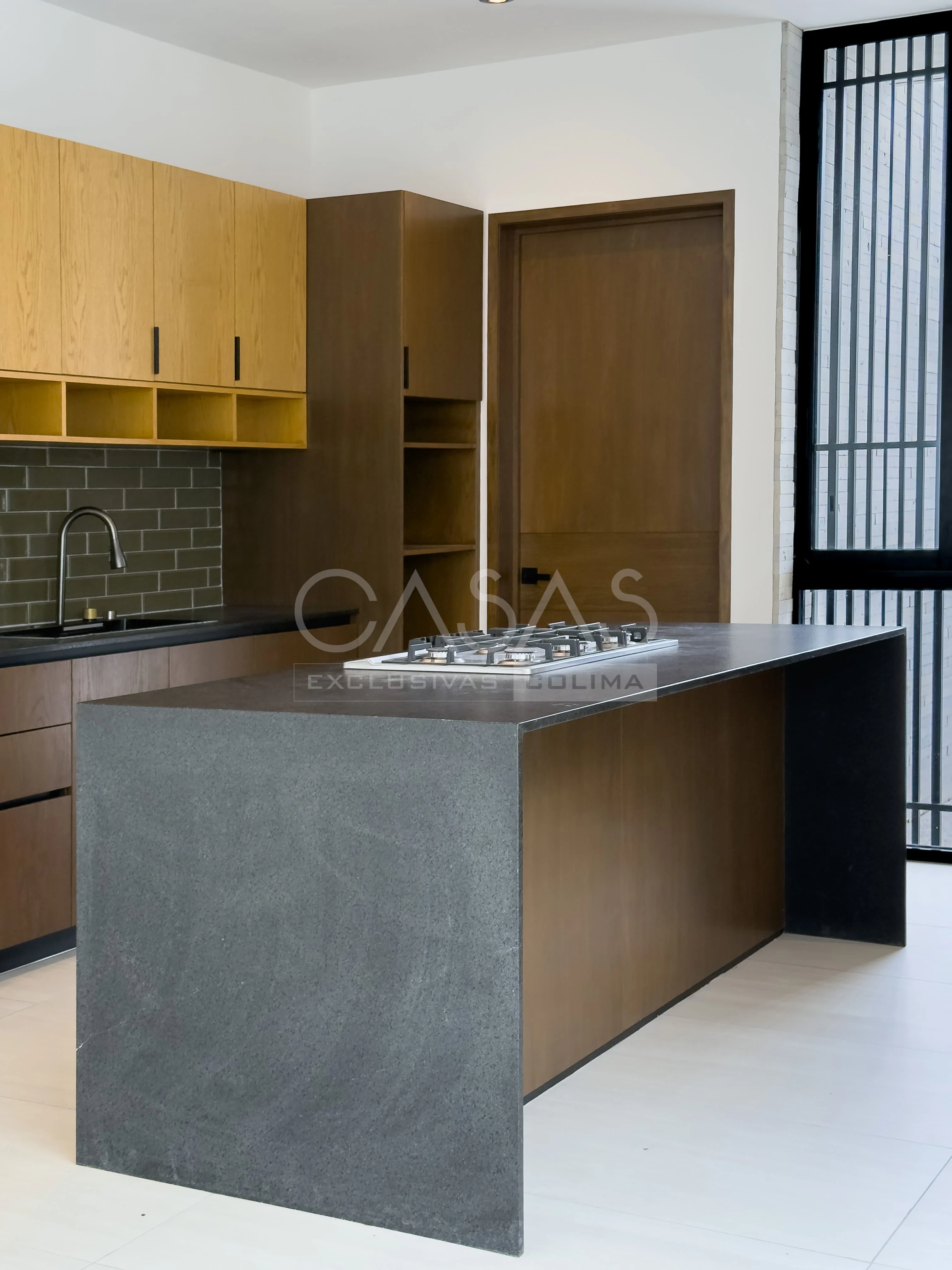 Preciosa casa en venta de alto lujo en zona residencial al norte de Colima 4