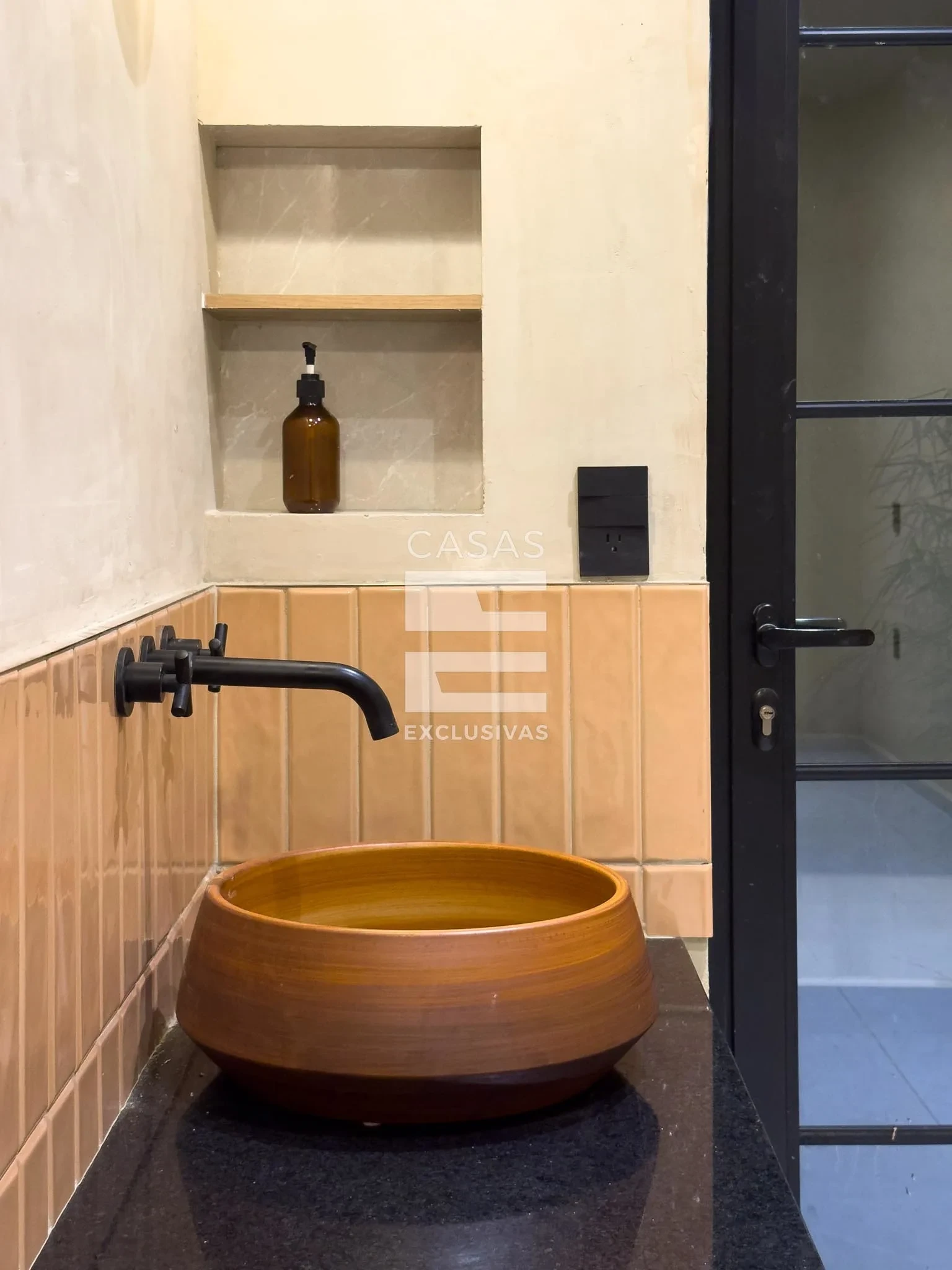 Única y exclusiva casa en venta en una planta al norte de Colima 11