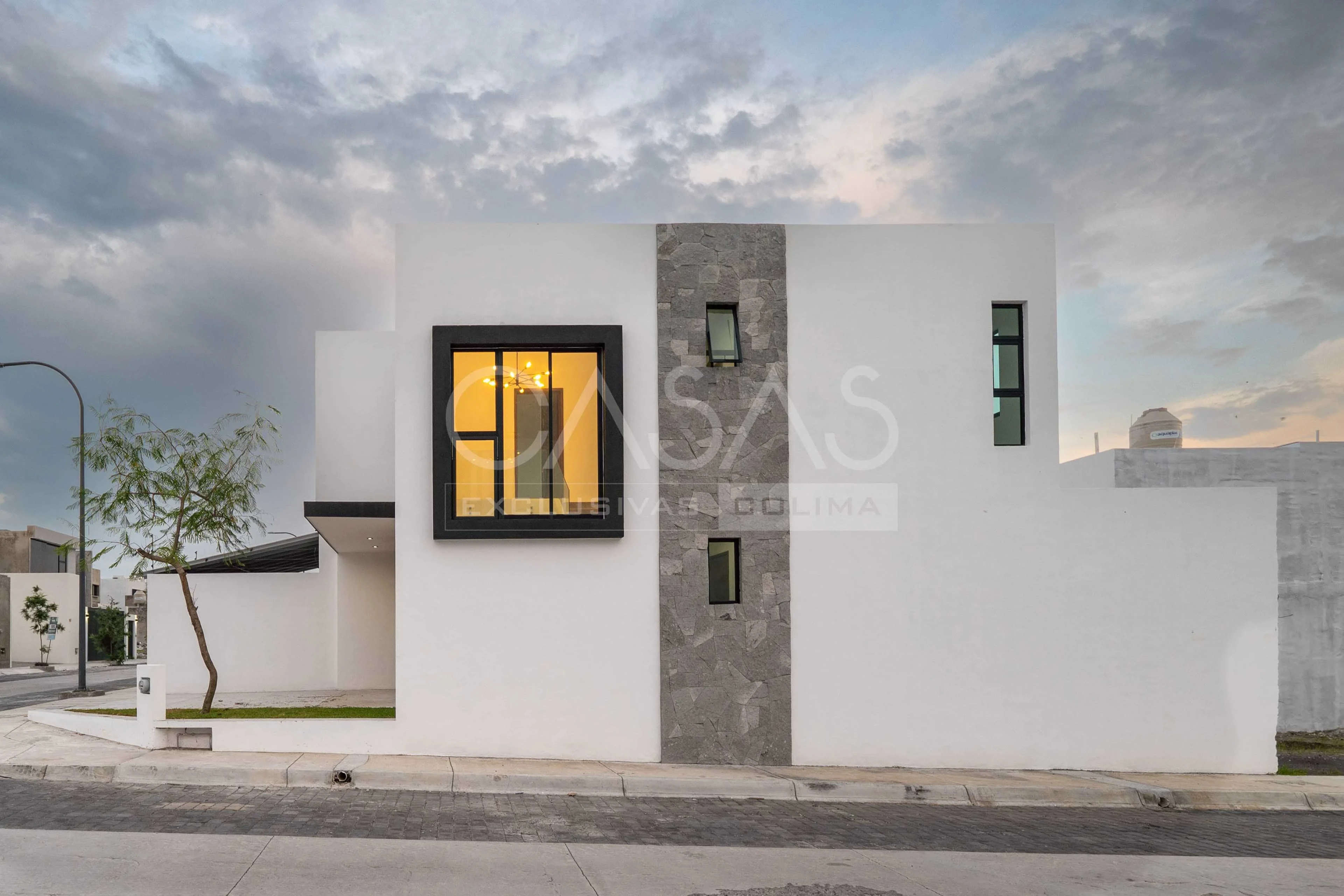 En venta hermosa casa en esquina en zona norte de Colima 2