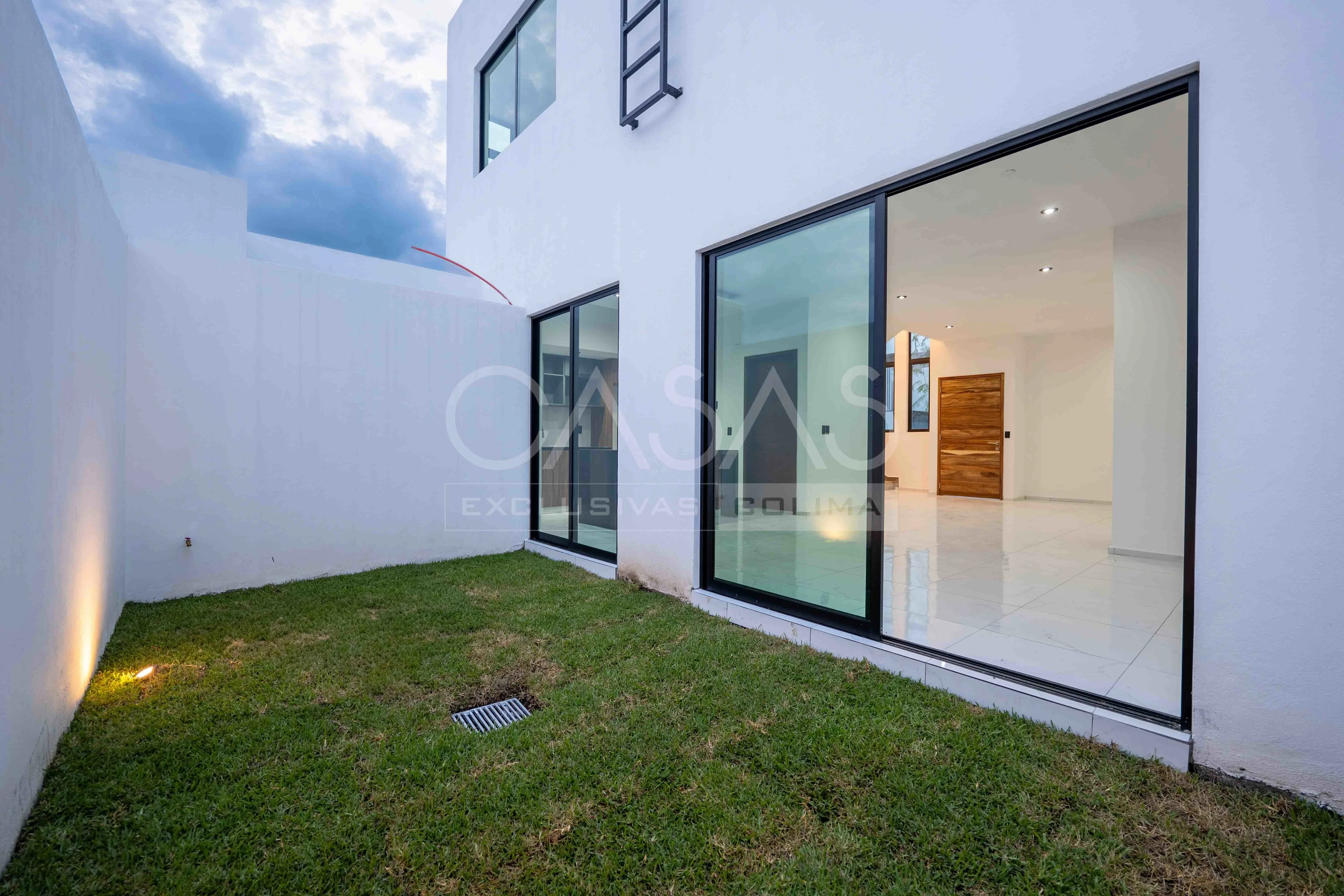 En venta hermosa casa en esquina en zona norte de Colima 10