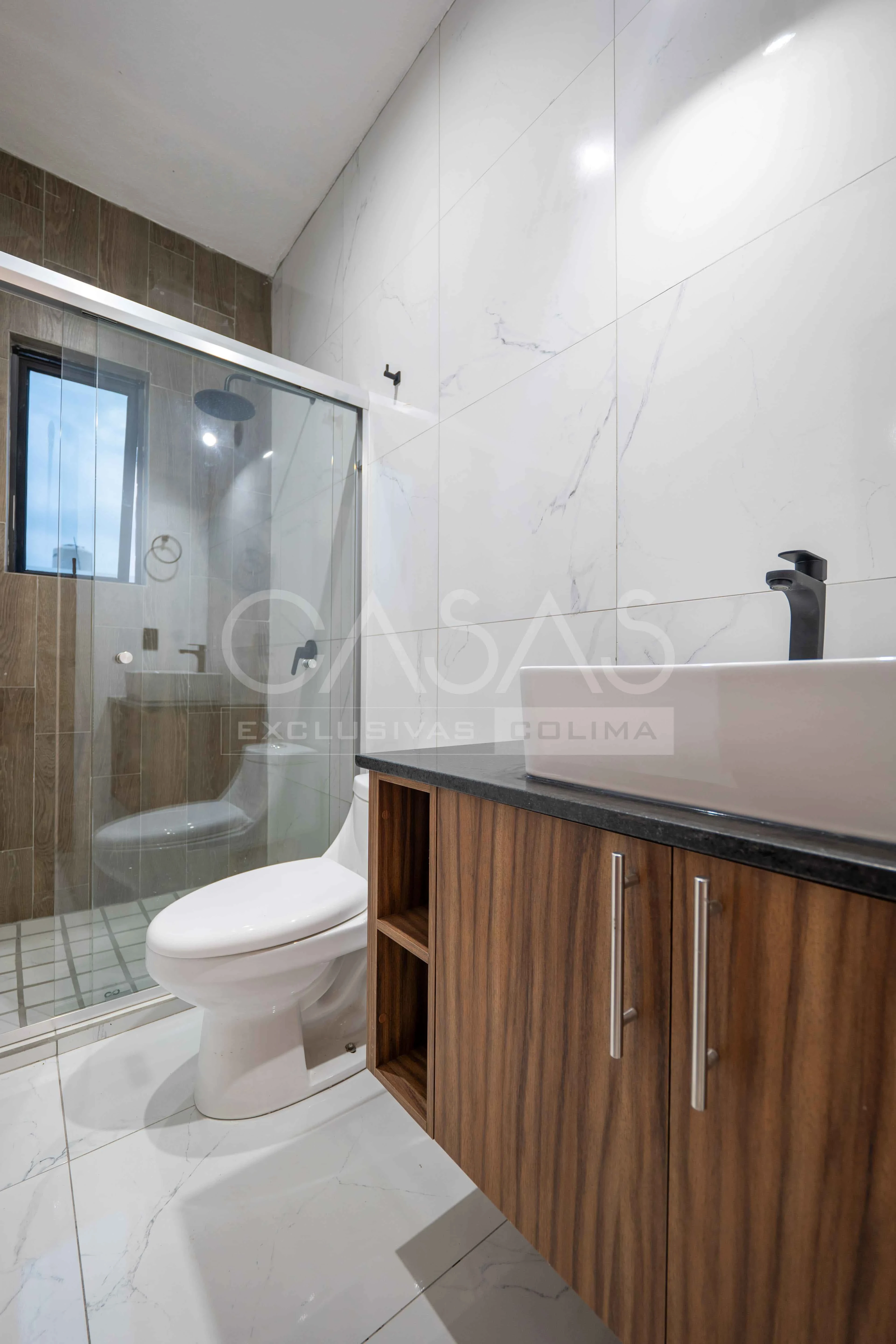 En venta hermosa casa en esquina en zona norte de Colima 15