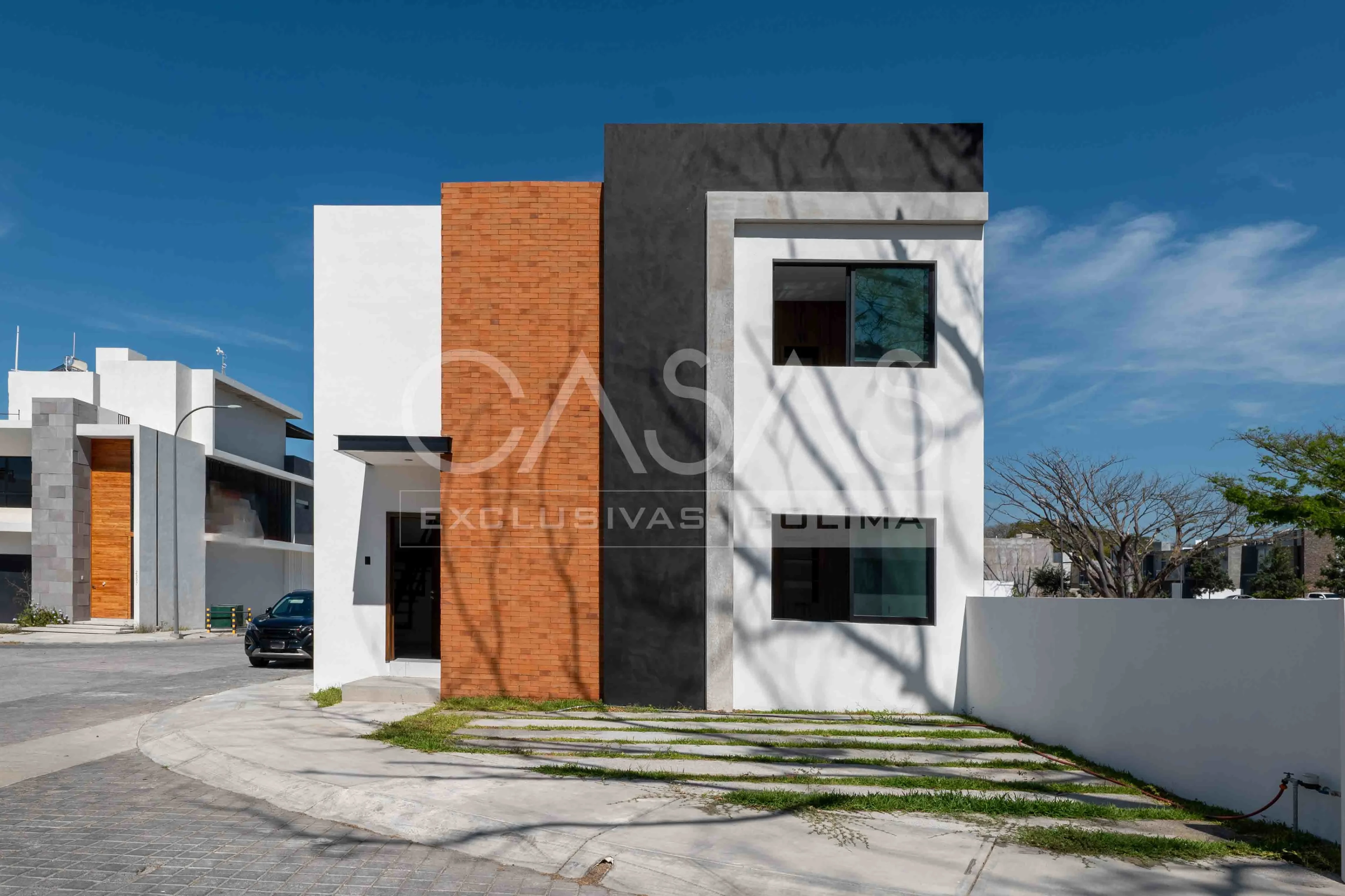 Preciosa casa en esquina en venta en zona norte de Colima, súper fresca y con amplios espacios 2