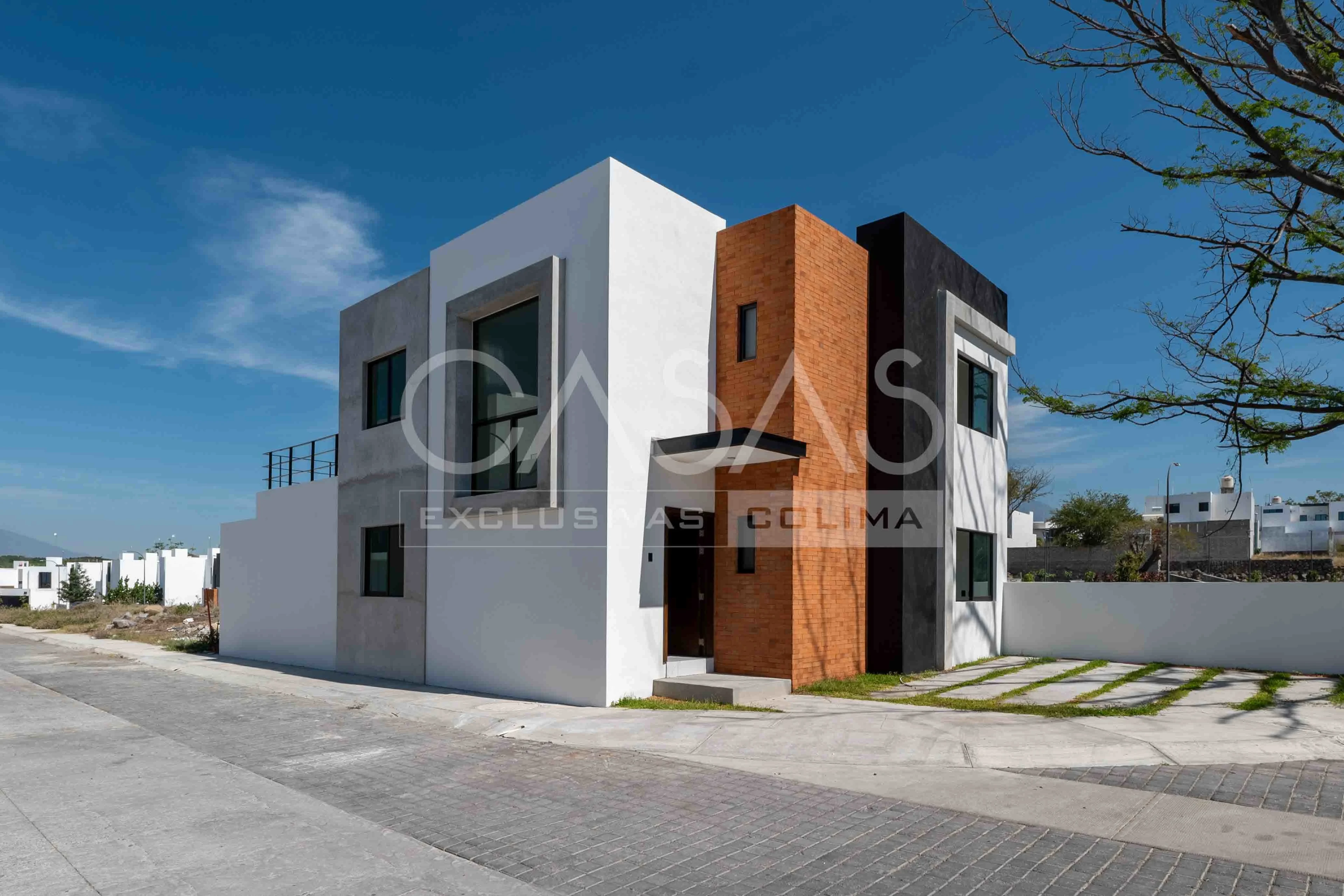 Preciosa casa en esquina en venta en zona norte de Colima, súper fresca y con amplios espacios