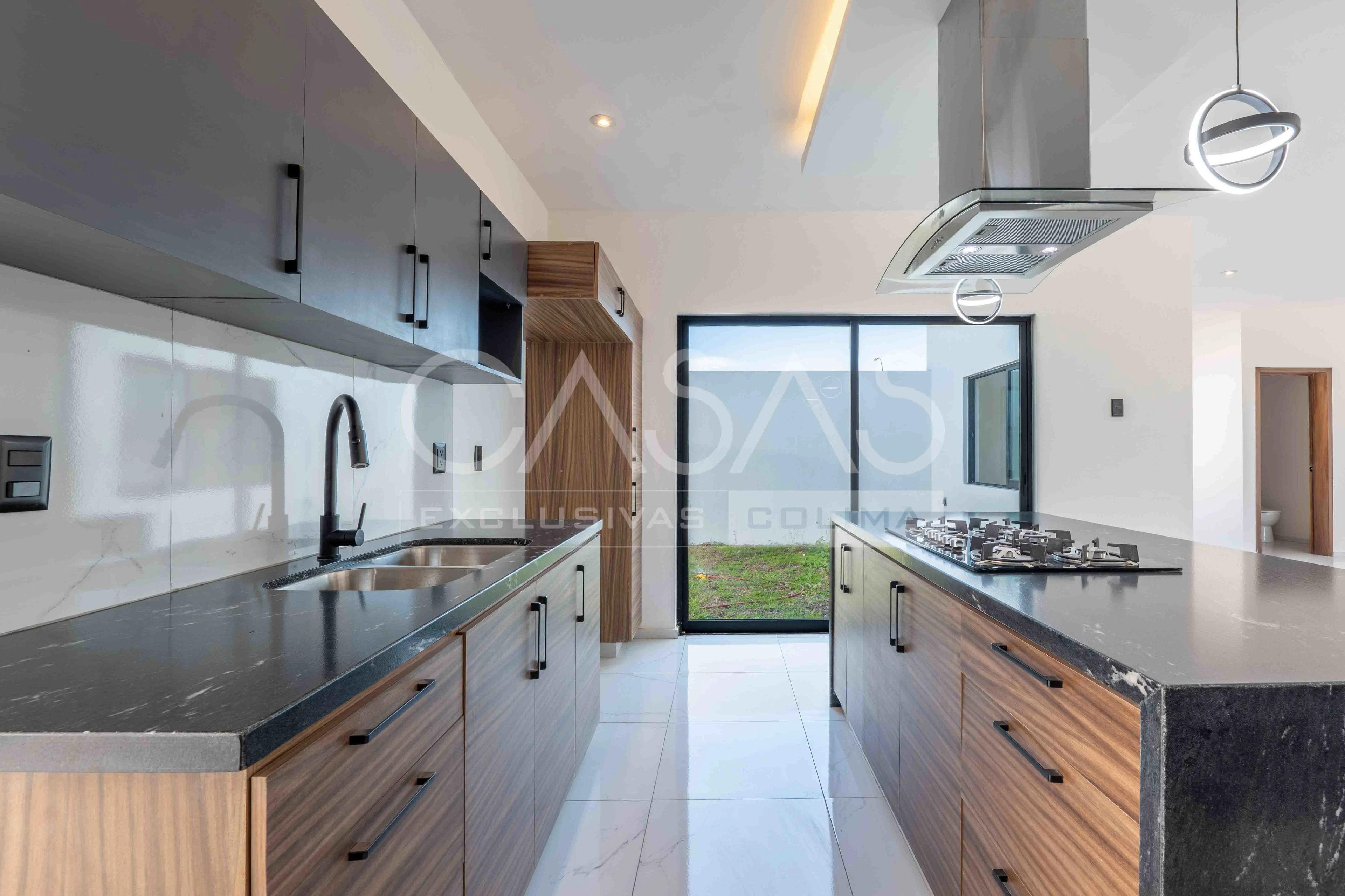 Preciosa casa en esquina en venta en zona norte de Colima, súper fresca y con amplios espacios 7