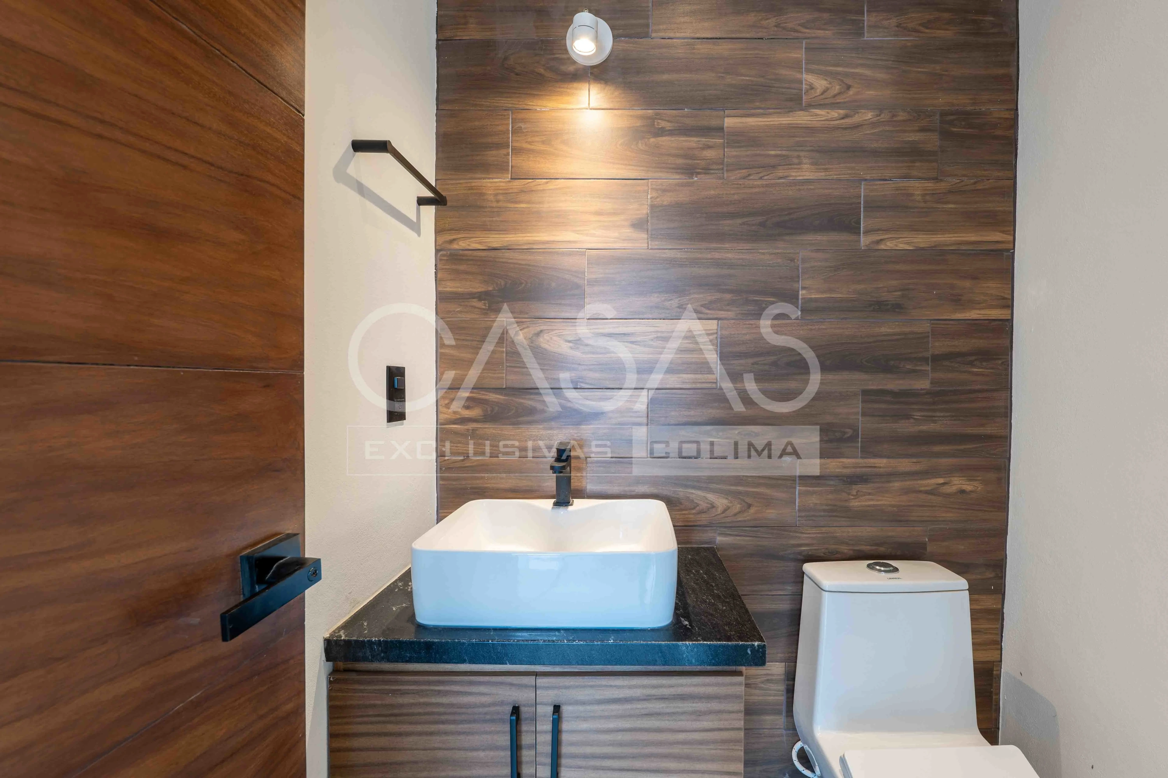 Preciosa casa en esquina en venta en zona norte de Colima, súper fresca y con amplios espacios 10