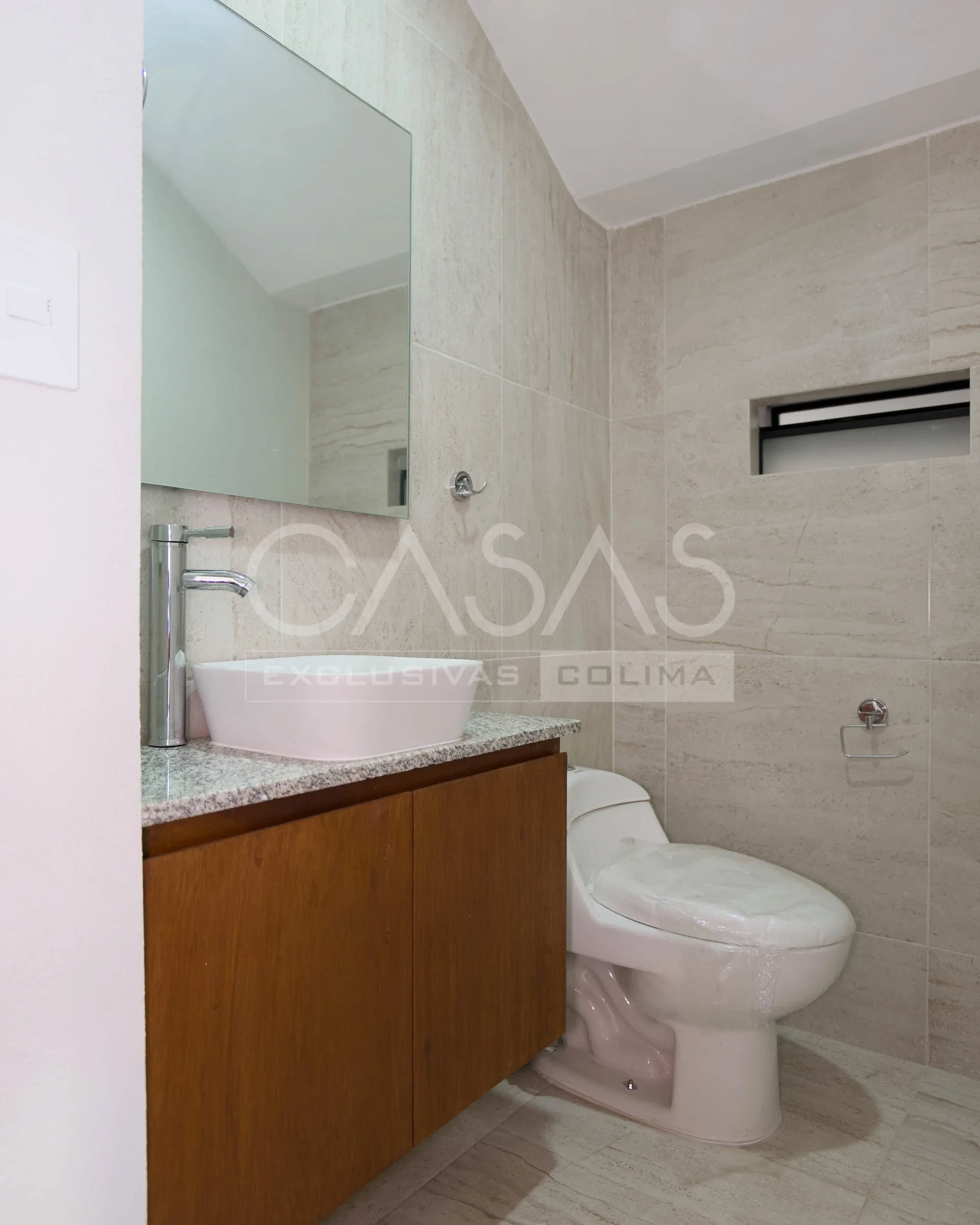 Hermosa casa en venta sobre avenida principal, zona norte de Colima, a pasos de jardín principal 8