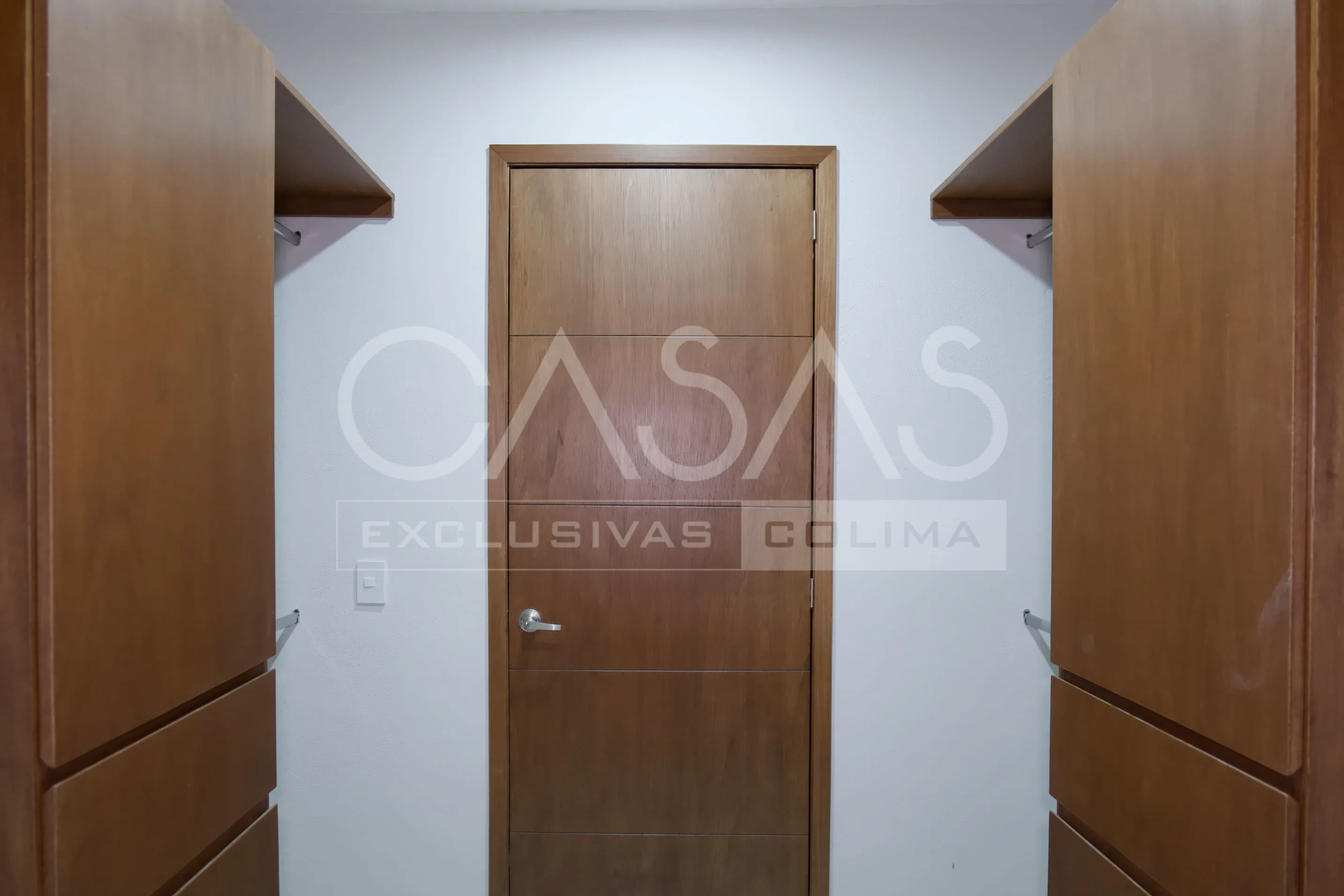 Hermosa casa en venta sobre avenida principal, zona norte de Colima, a pasos de jardín principal 12