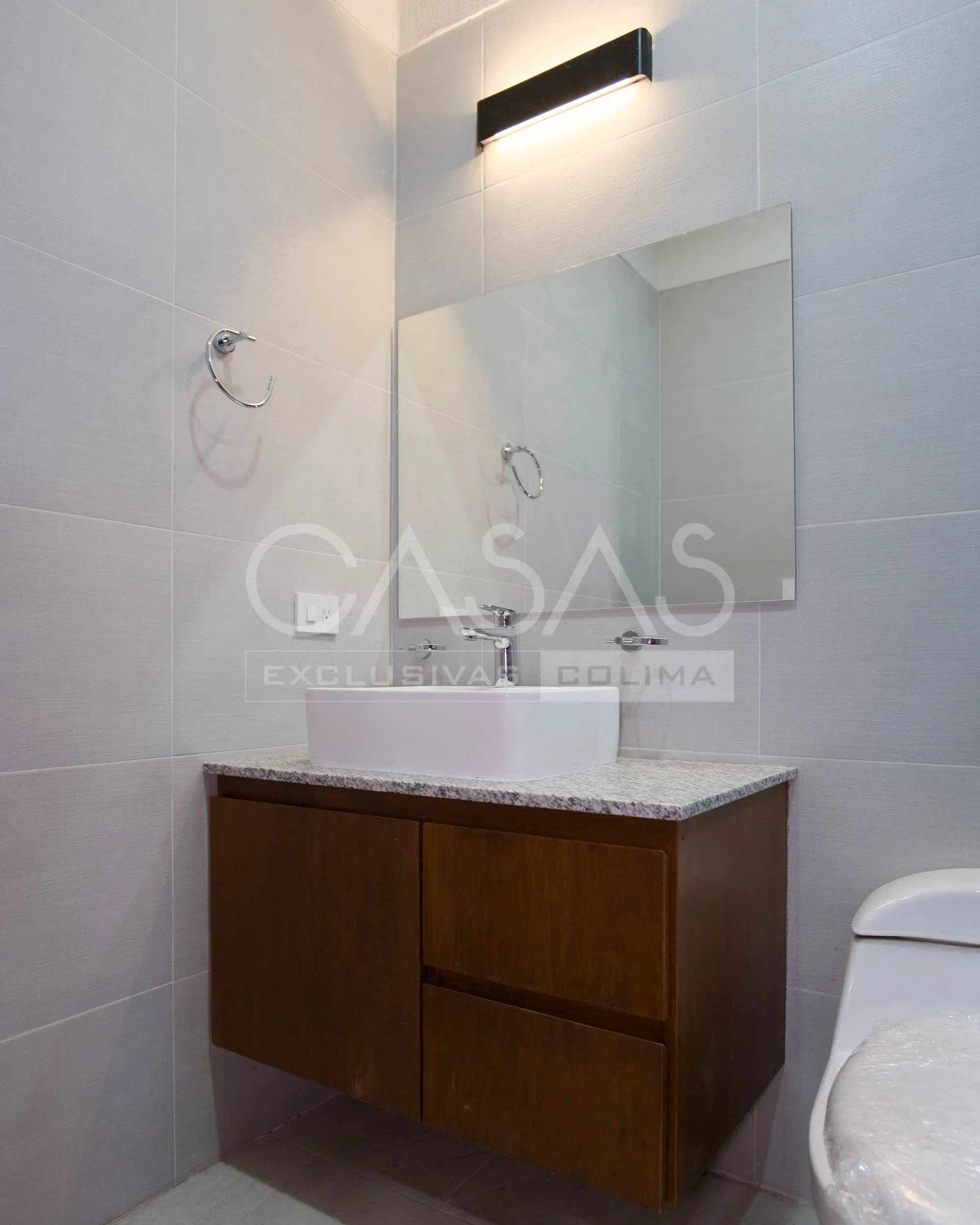 Hermosa casa en venta sobre avenida principal, zona norte de Colima, a pasos de jardín principal 14