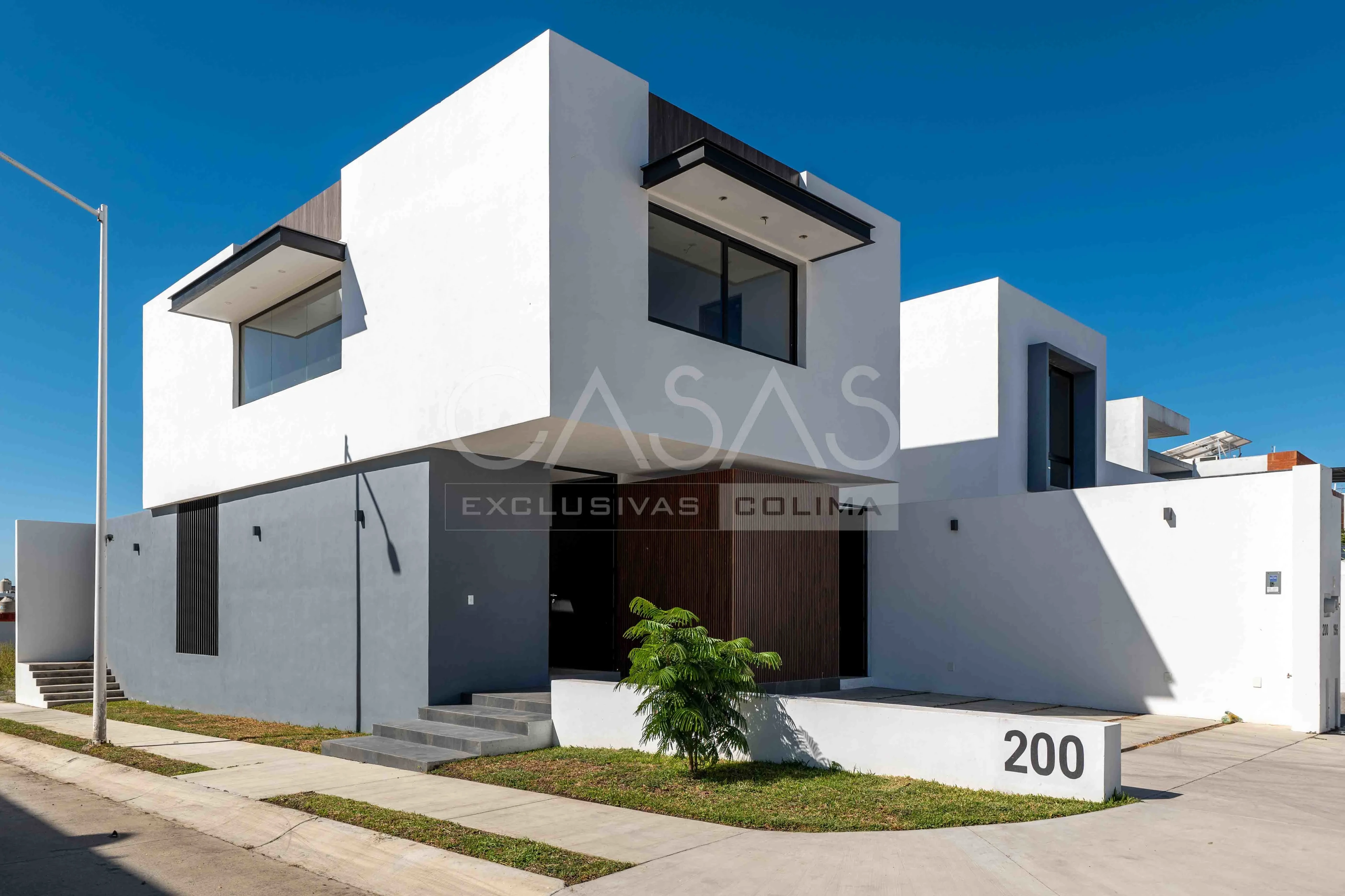 Bellísima residencia en venta en esquina, Zona norte de Colima