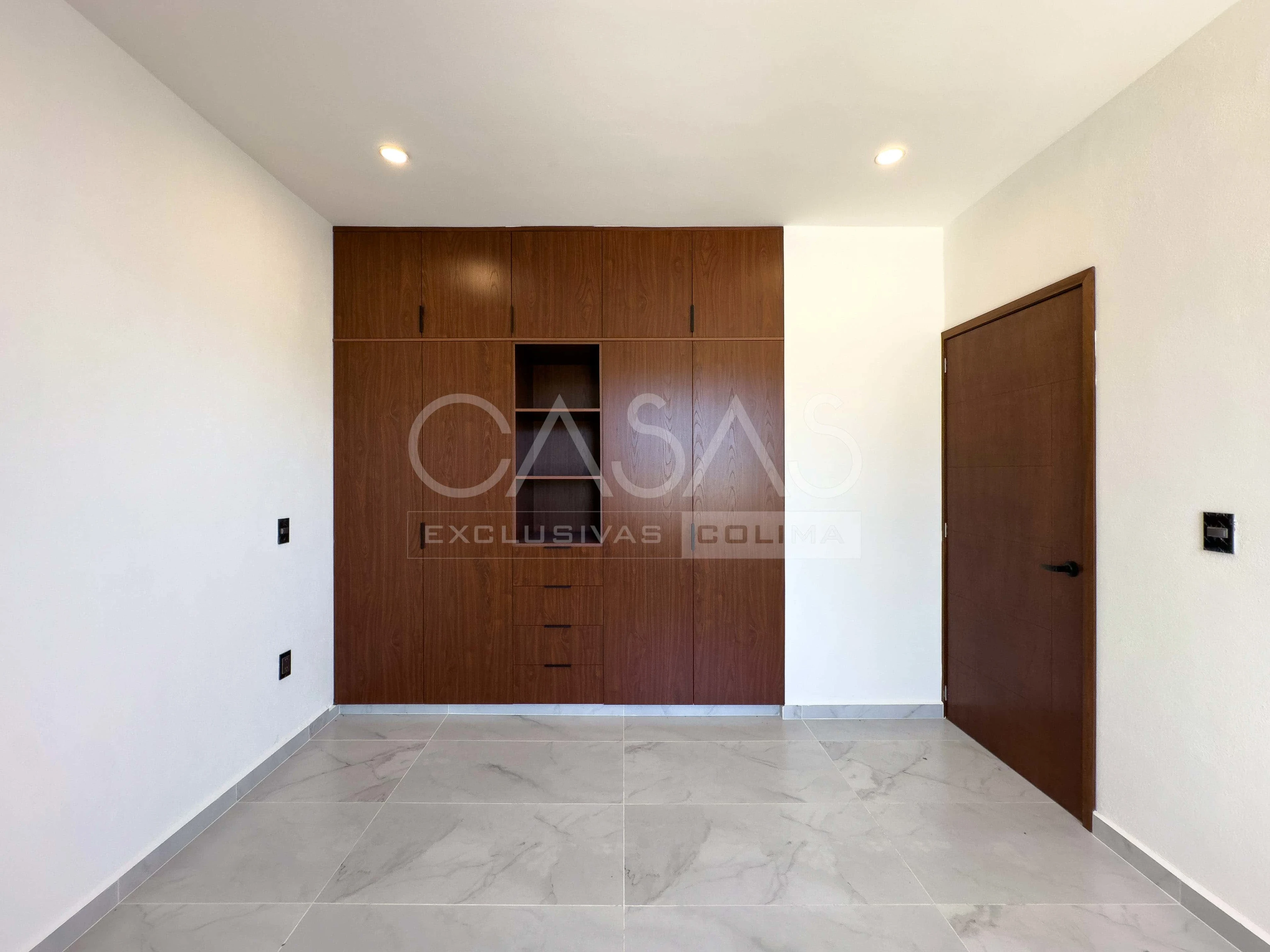 Hermosa y amplia casa en venta al norte de Villa de Álvarez, zona Residencial 20