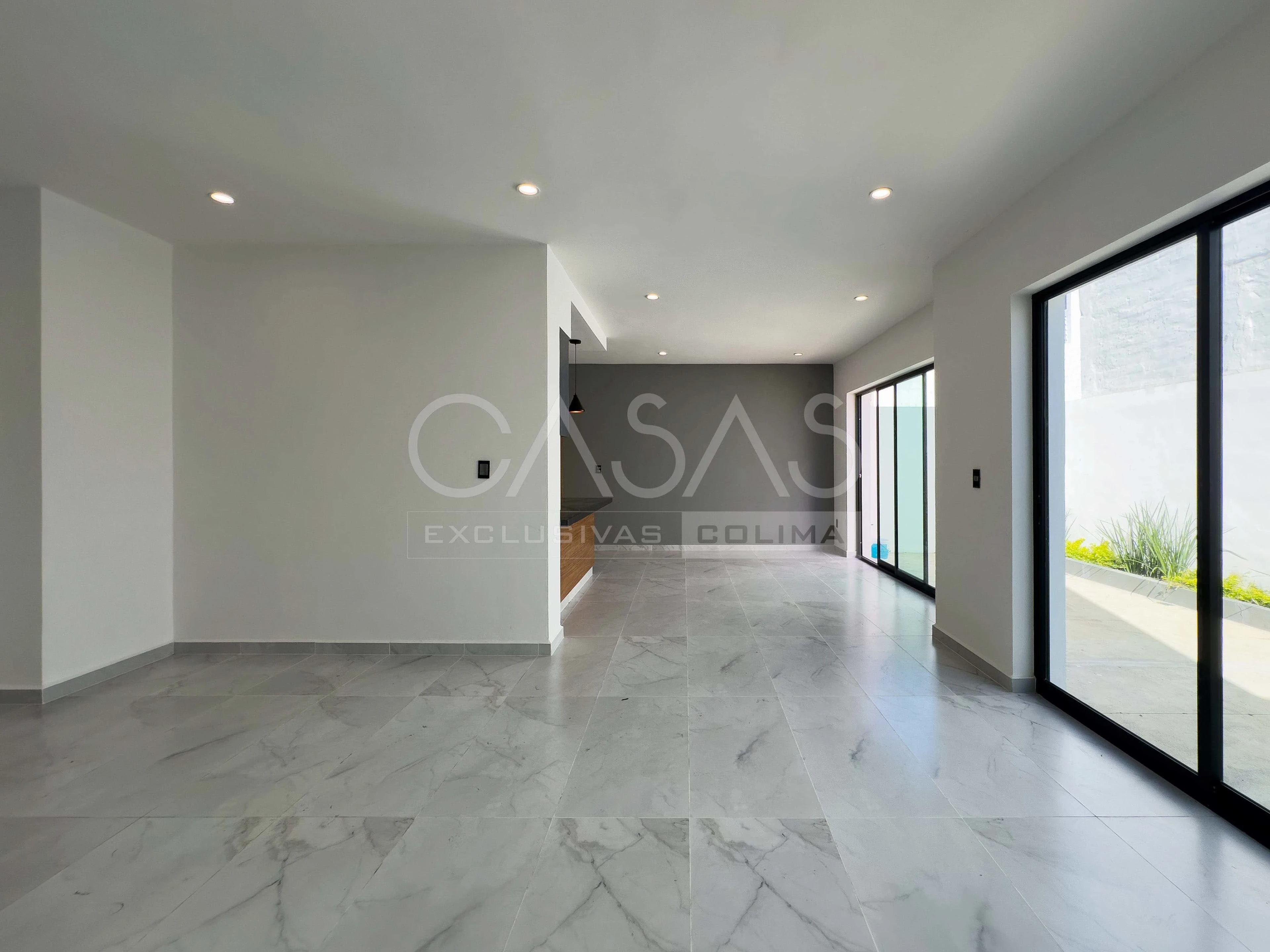 Hermosa y amplia casa en venta al norte de Villa de Álvarez, zona Residencial 4