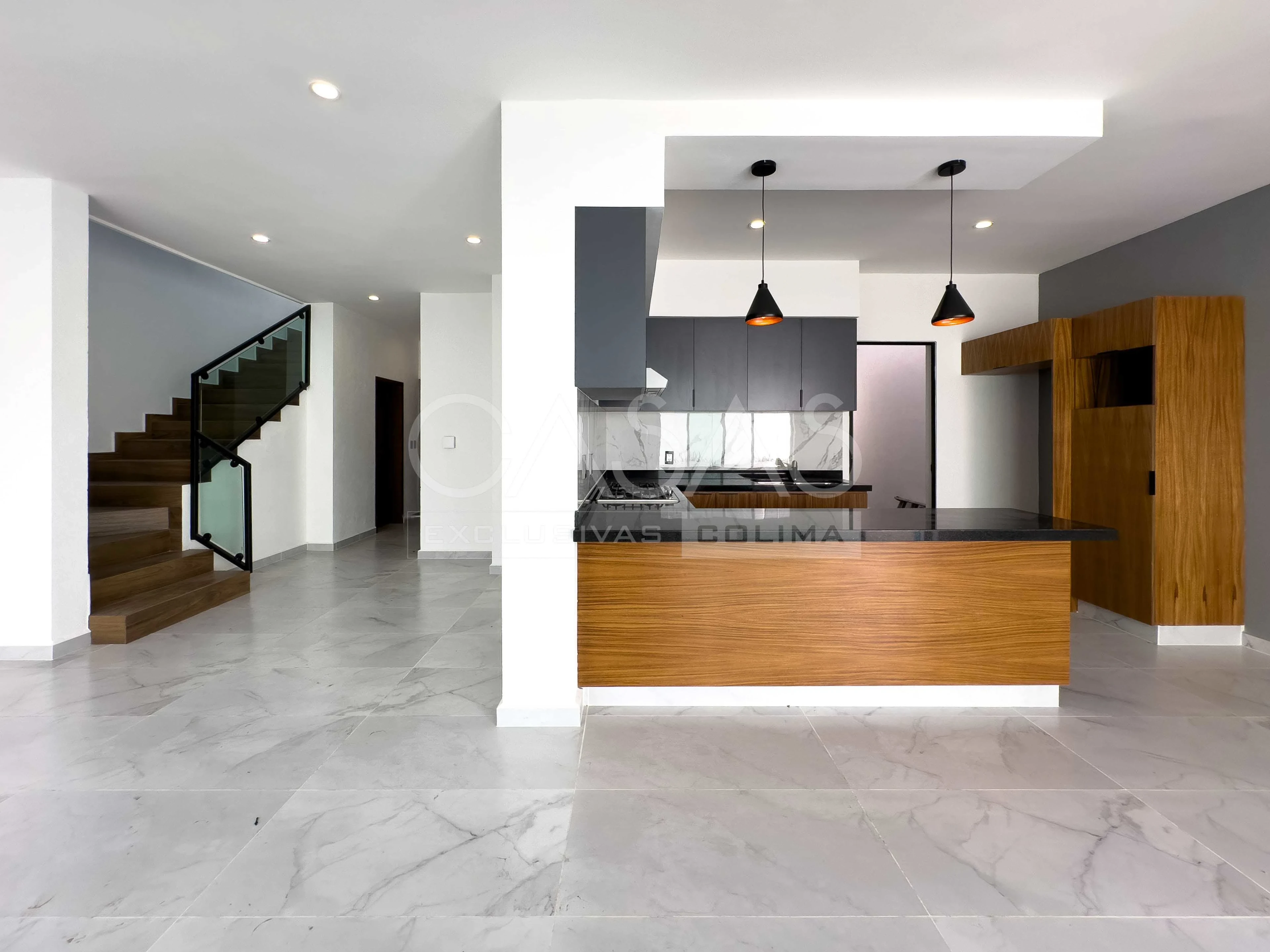 Hermosa y amplia casa en venta al norte de Villa de Álvarez, zona Residencial 5