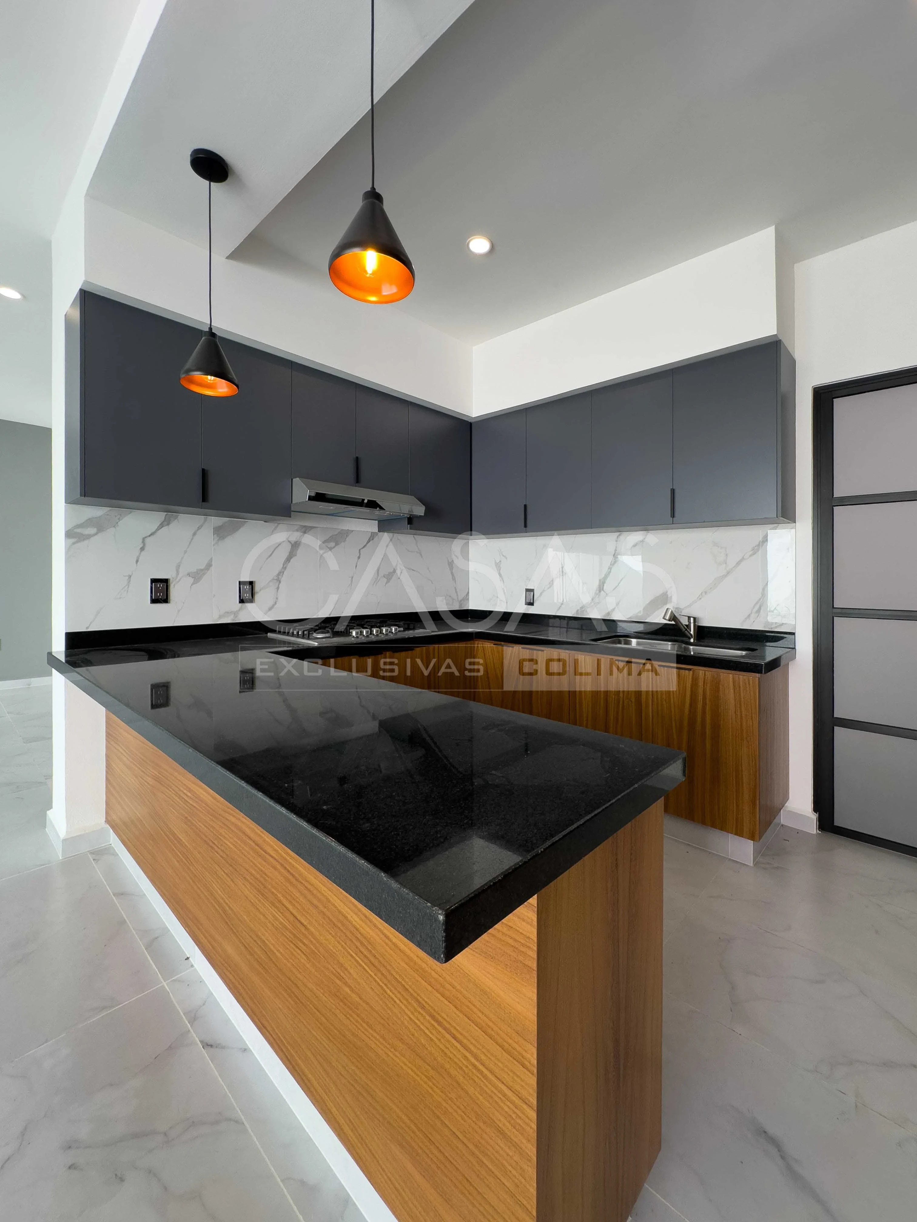 Hermosa y amplia casa en venta al norte de Villa de Álvarez, zona Residencial 7