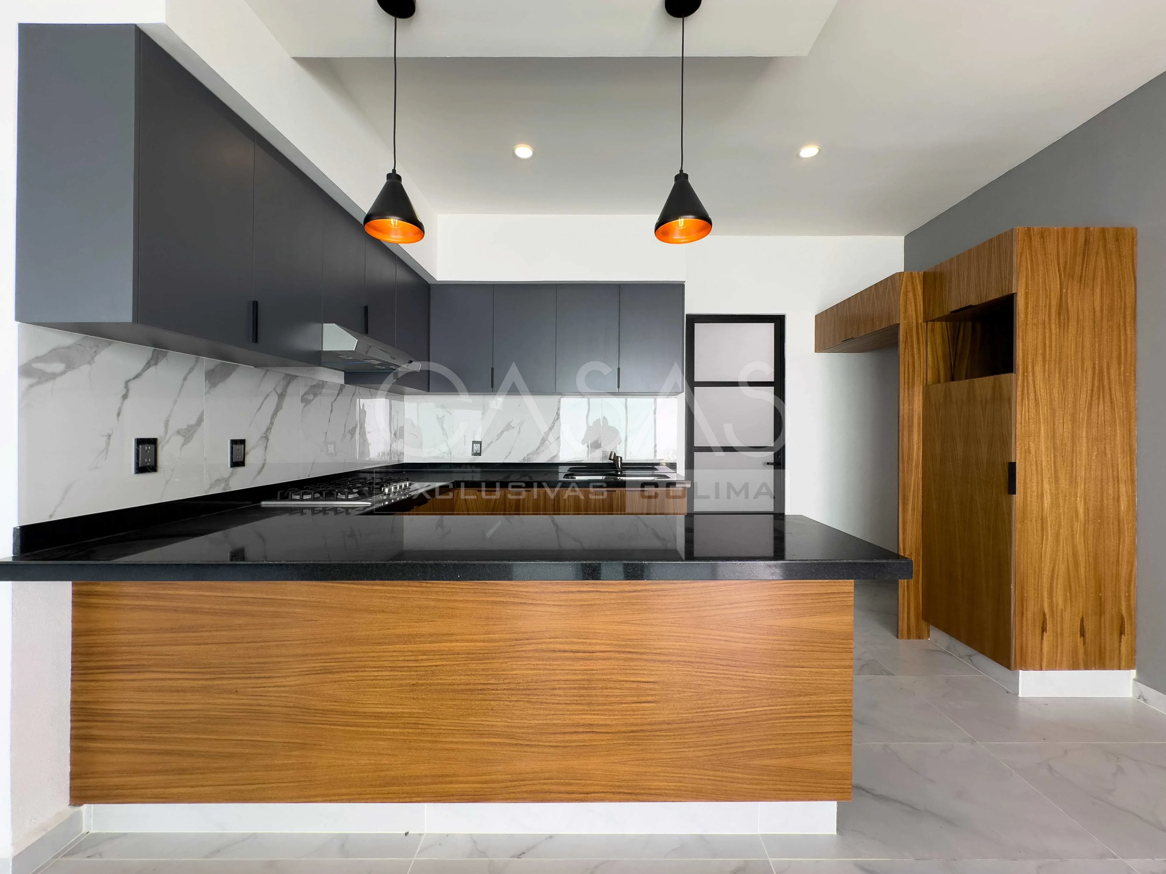 Hermosa y amplia casa en venta al norte de Villa de Álvarez, zona Residencial 6