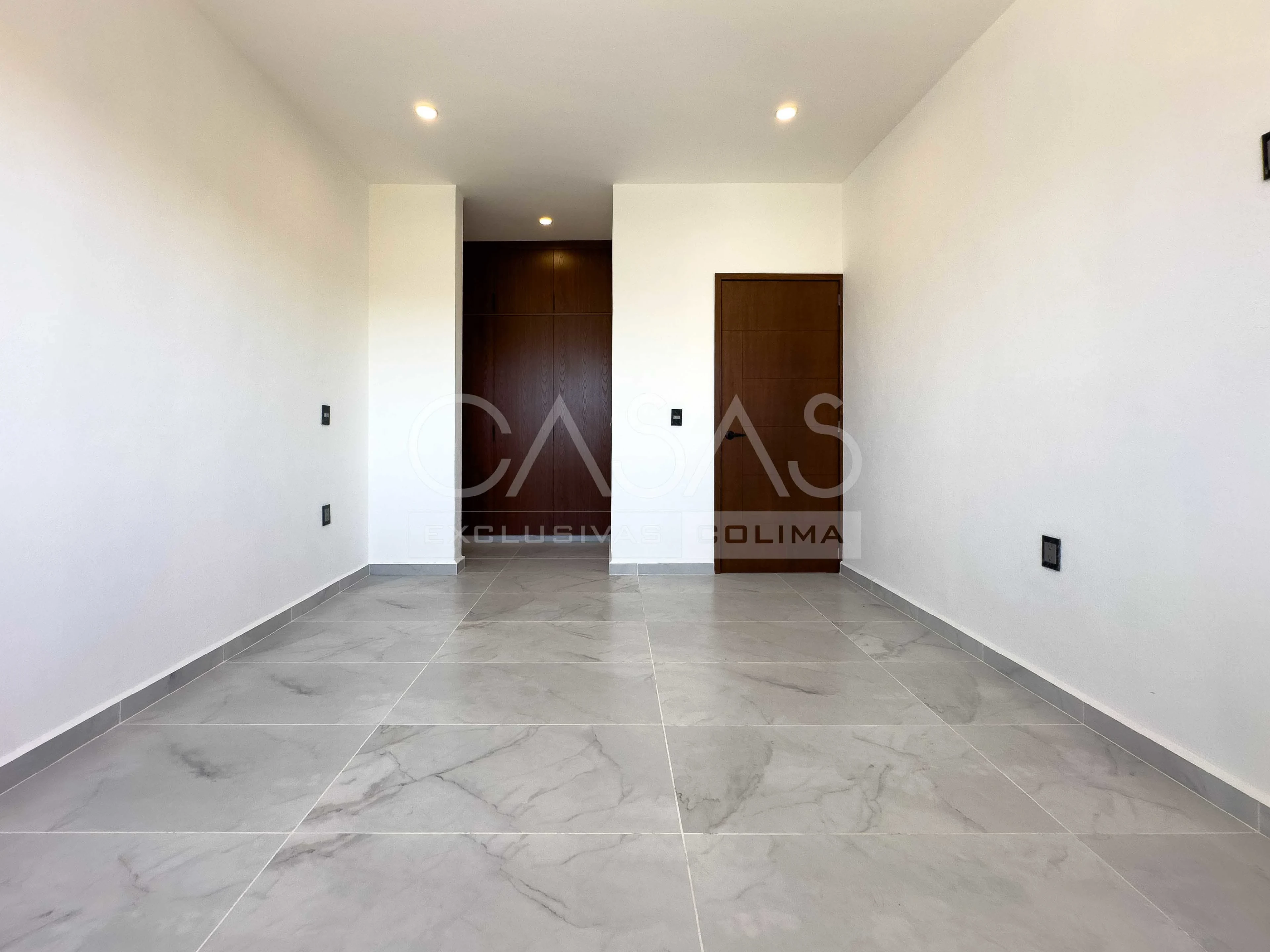 Hermosa y amplia casa en venta al norte de Villa de Álvarez, zona Residencial 15