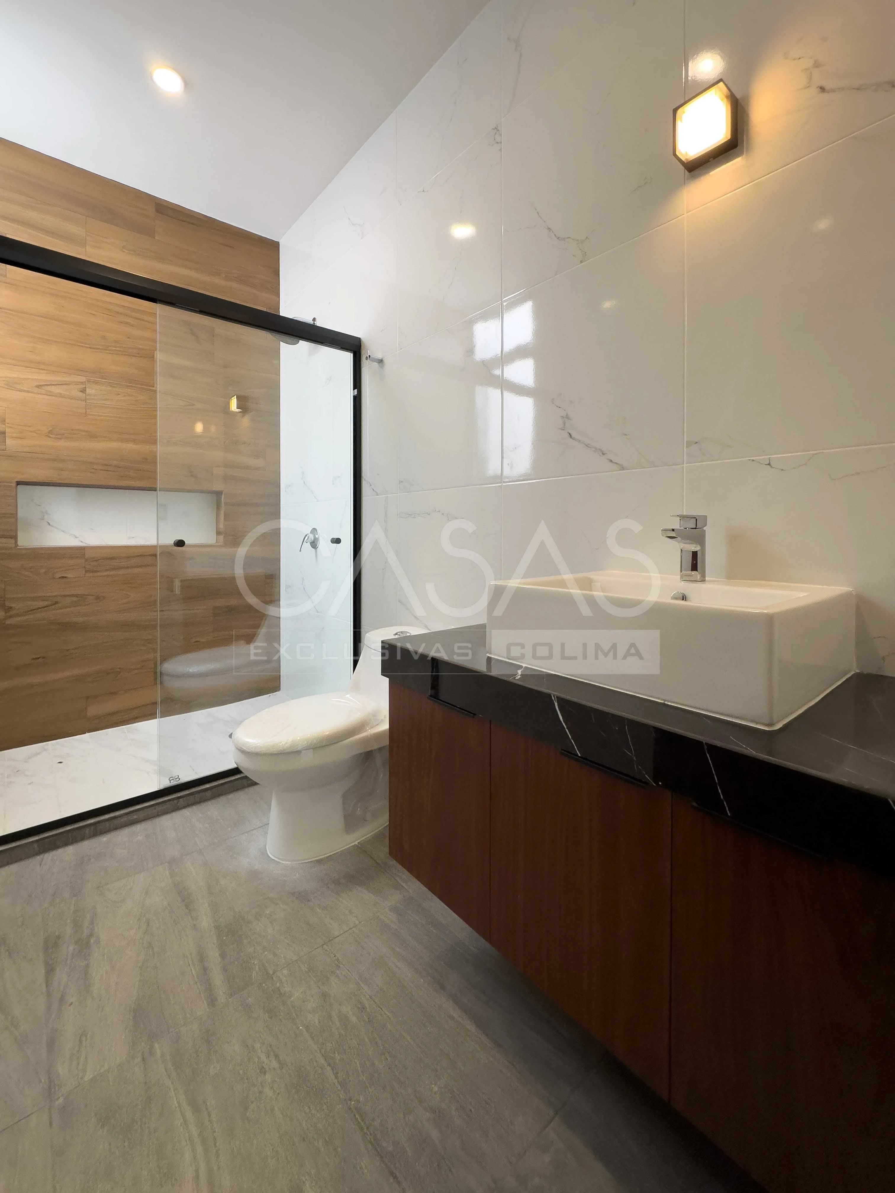 Hermosa y amplia casa en venta al norte de Villa de Álvarez, zona Residencial 21