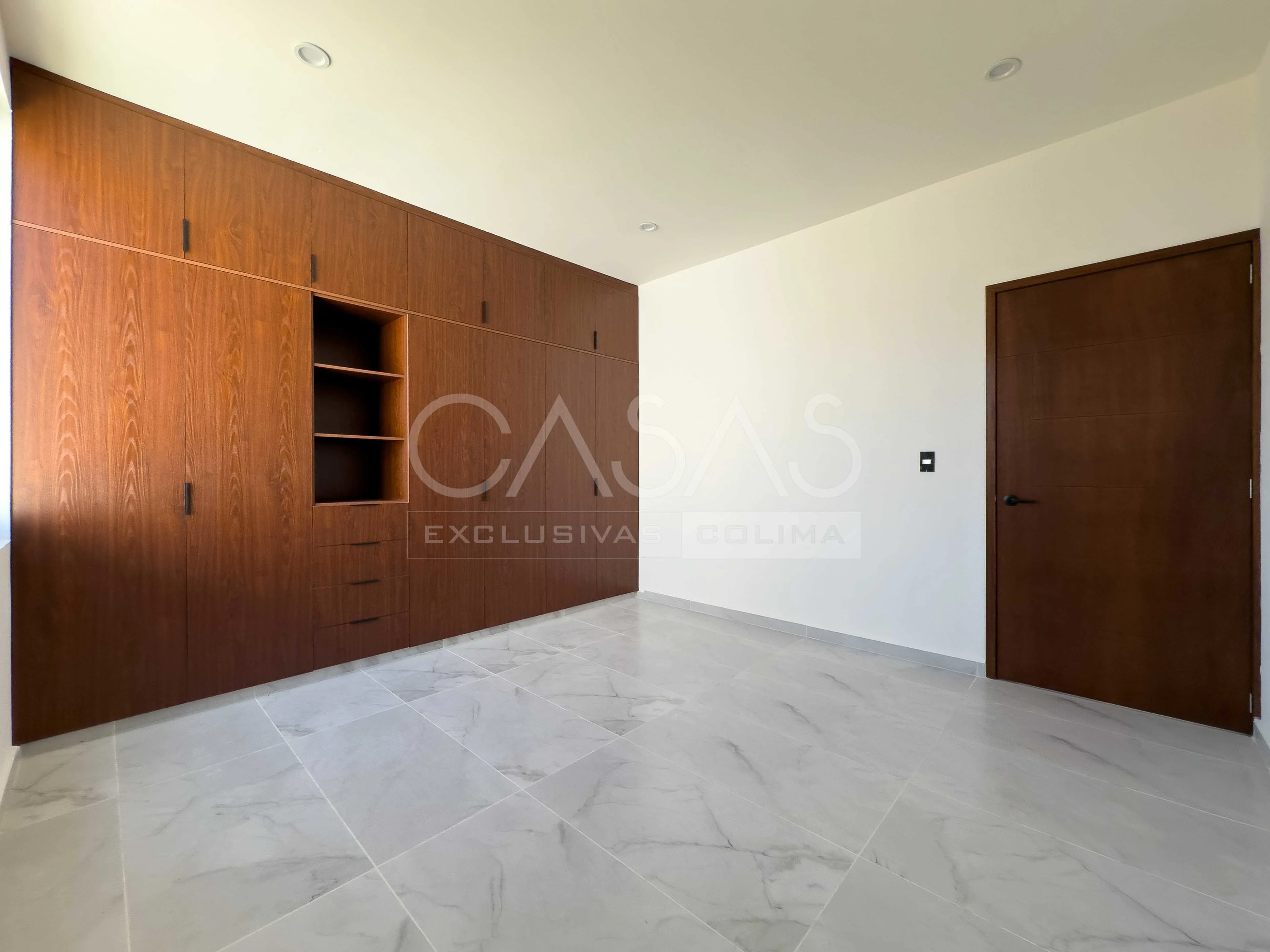 Hermosa y amplia casa en venta al norte de Villa de Álvarez, zona Residencial 18