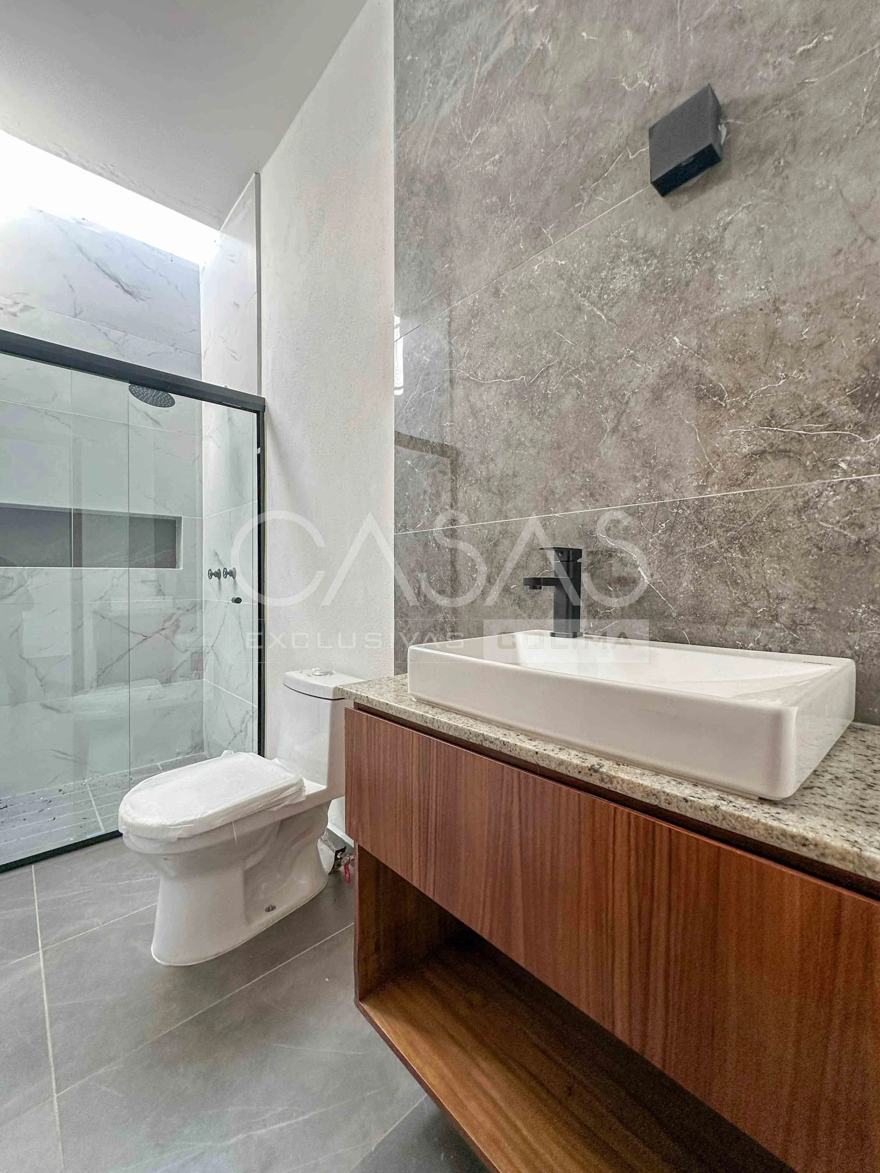 Preciosa casa en venta con jardín posterior súper amplio, zona norte de Colima 15