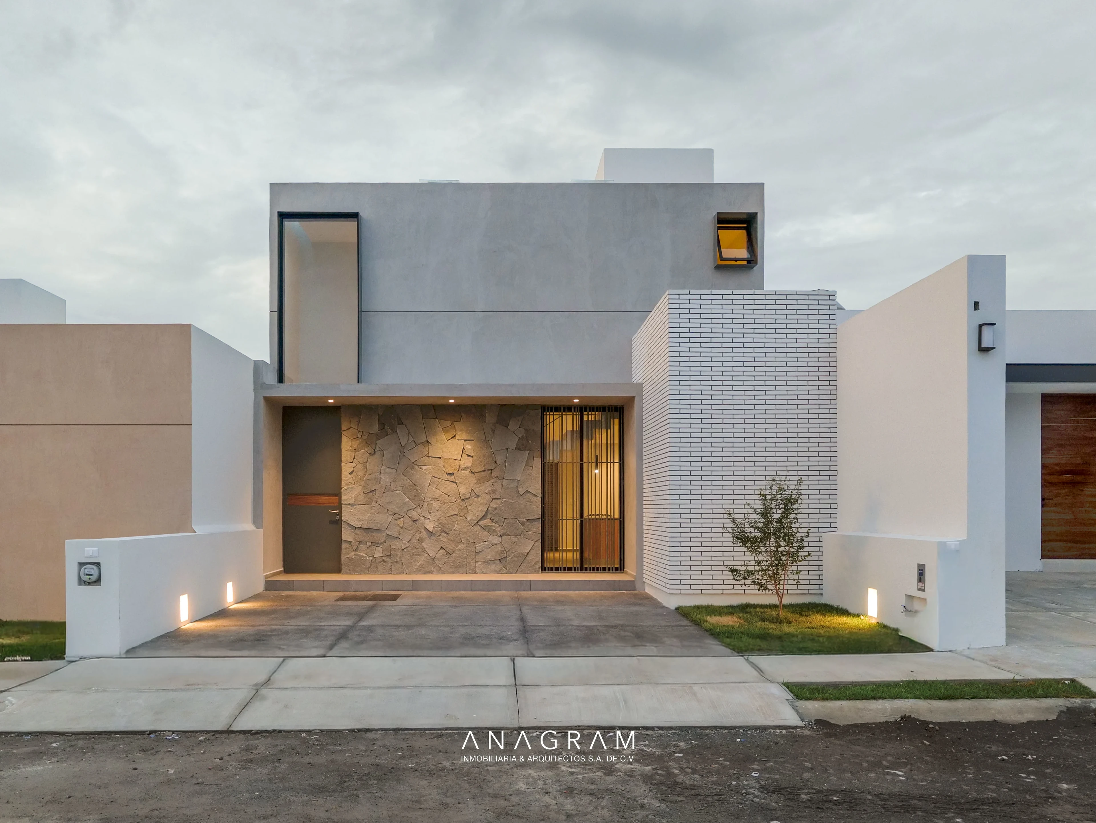 Preciosa casa en venta en Real de Comala con Recamara Principal en 1er piso