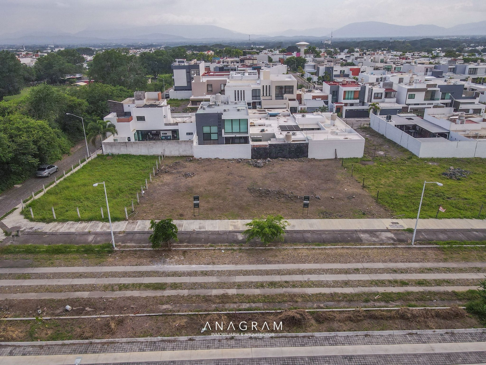 Terrenos de uso mixto en venta en zona norte de Colima 3