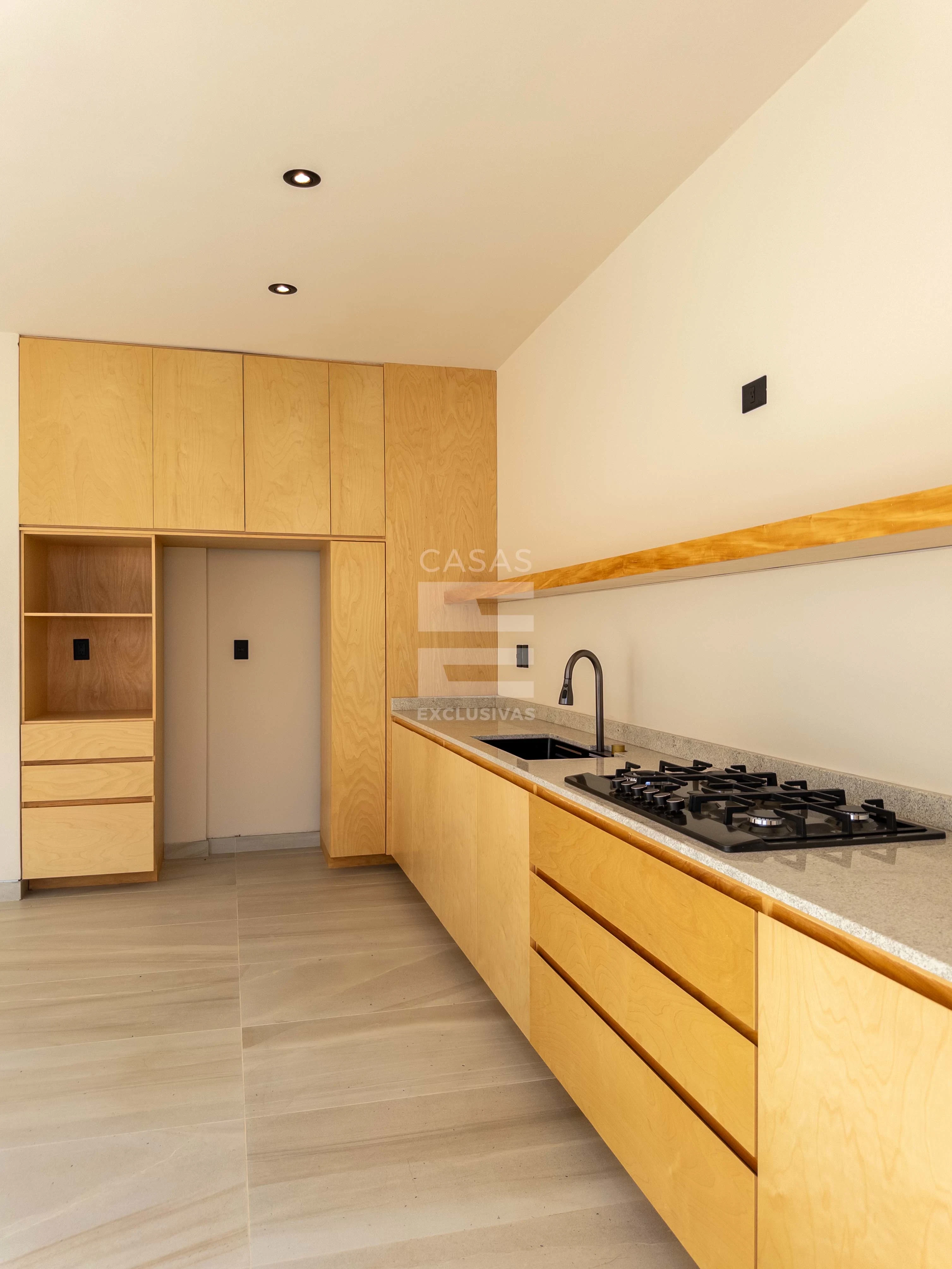 Hermosa casa en venta dentro de coto privado en una planta, zona norte de Colima 9