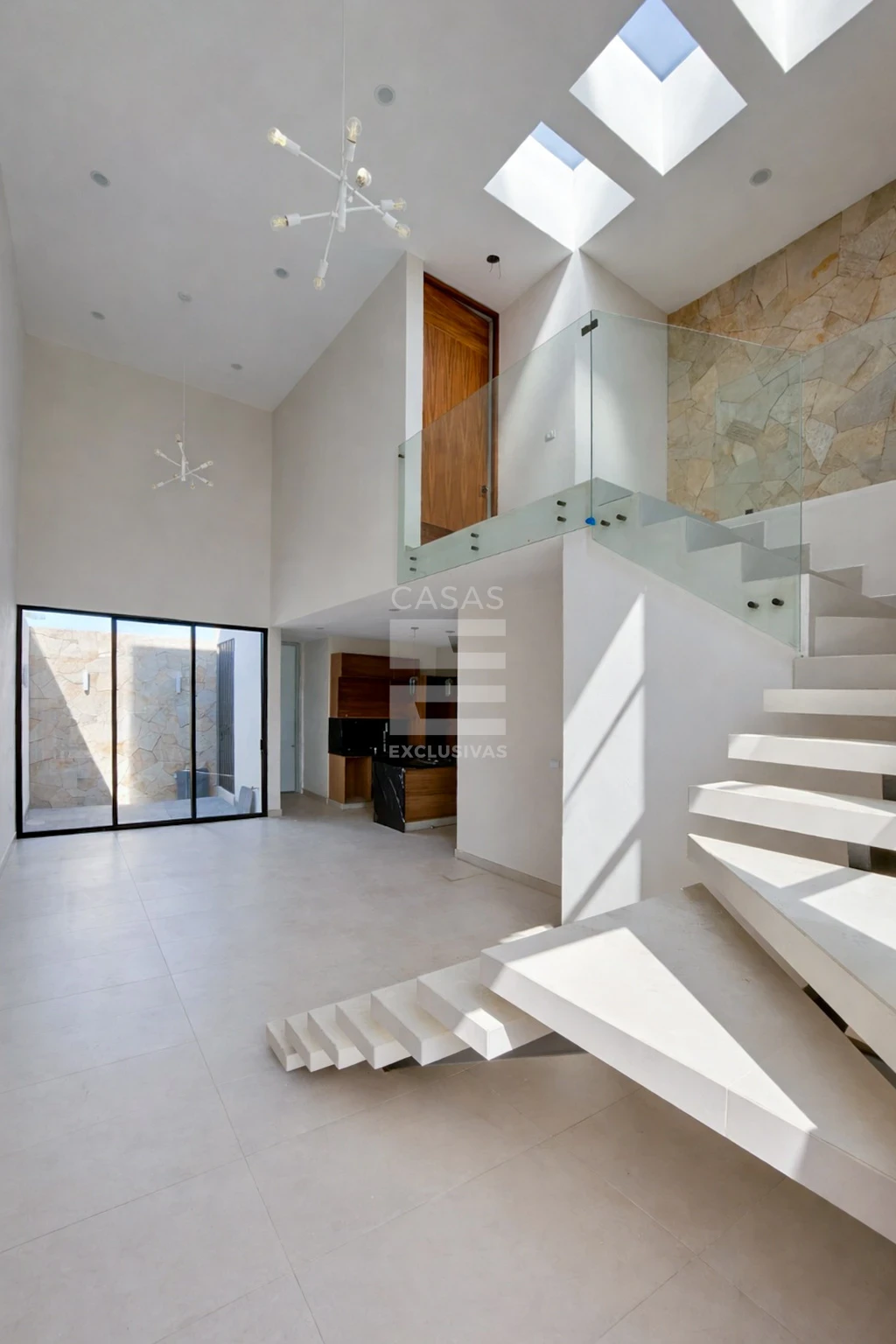 Casa en venta en Colima, Colonia Real de Comala con doble altura en sala y comedor 2