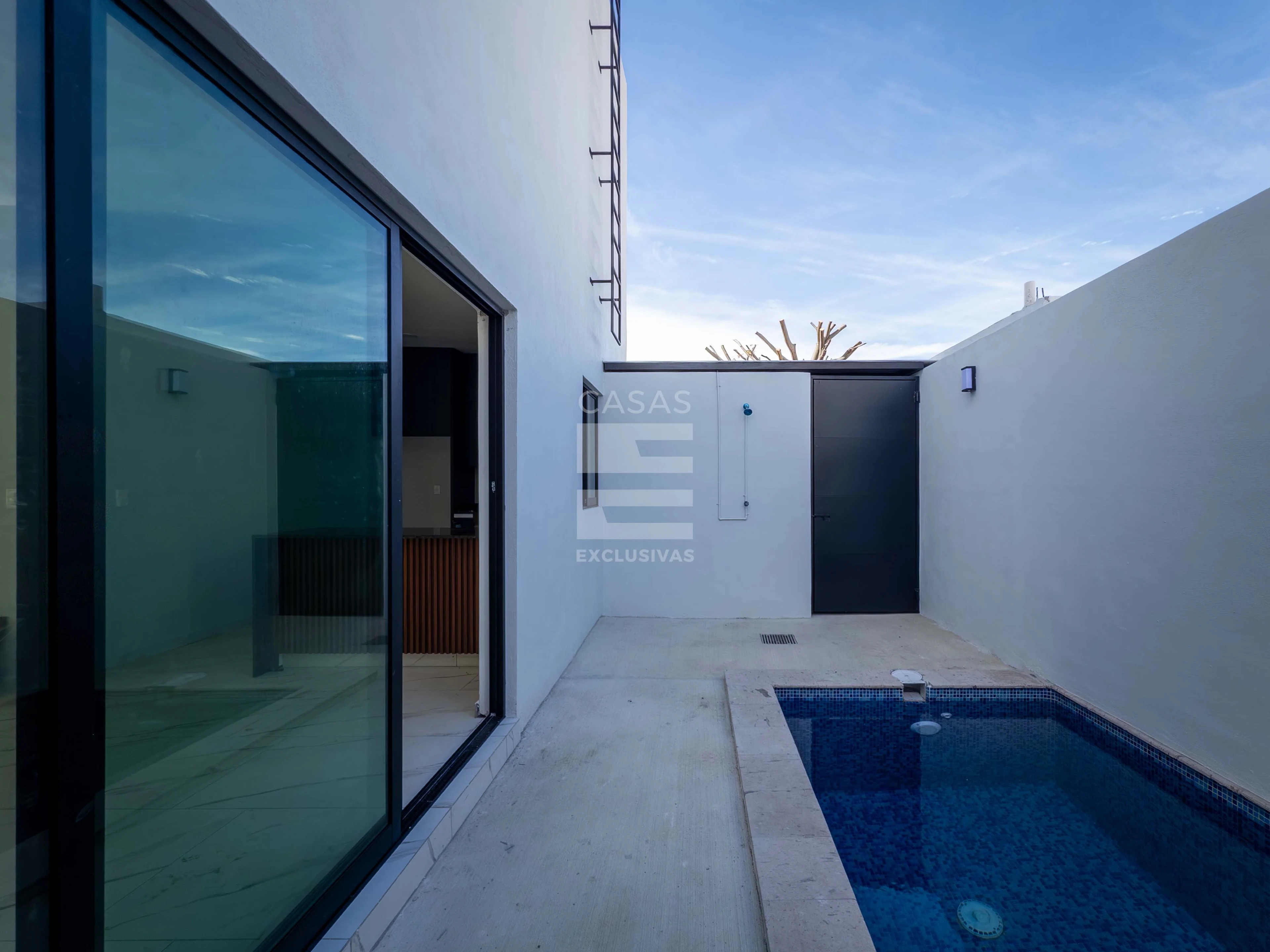 Casa en venta en Comala con alberca, zona residencial 6