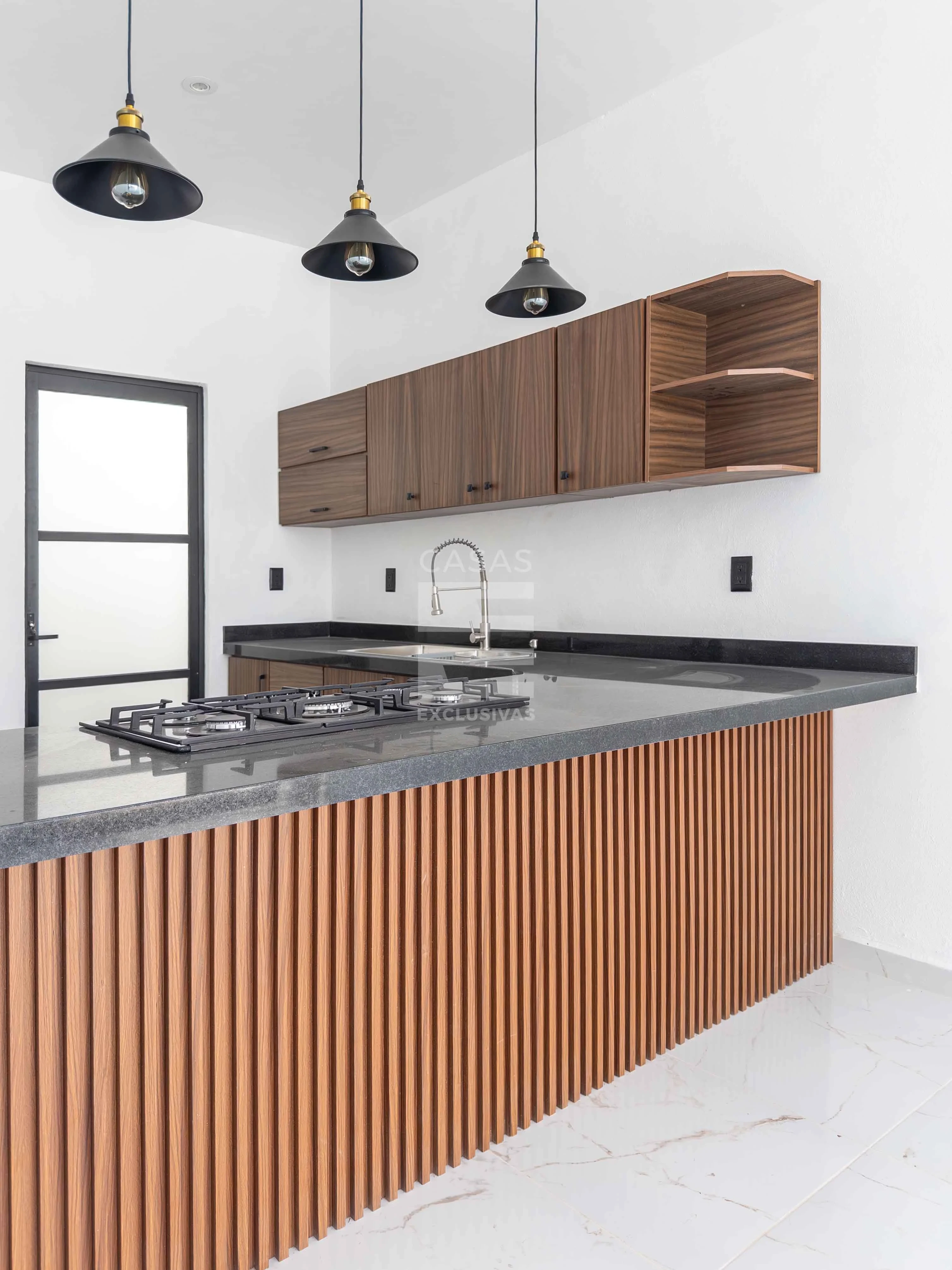 Preciosa casa en venta en Comala, a una cuadra del andador 5