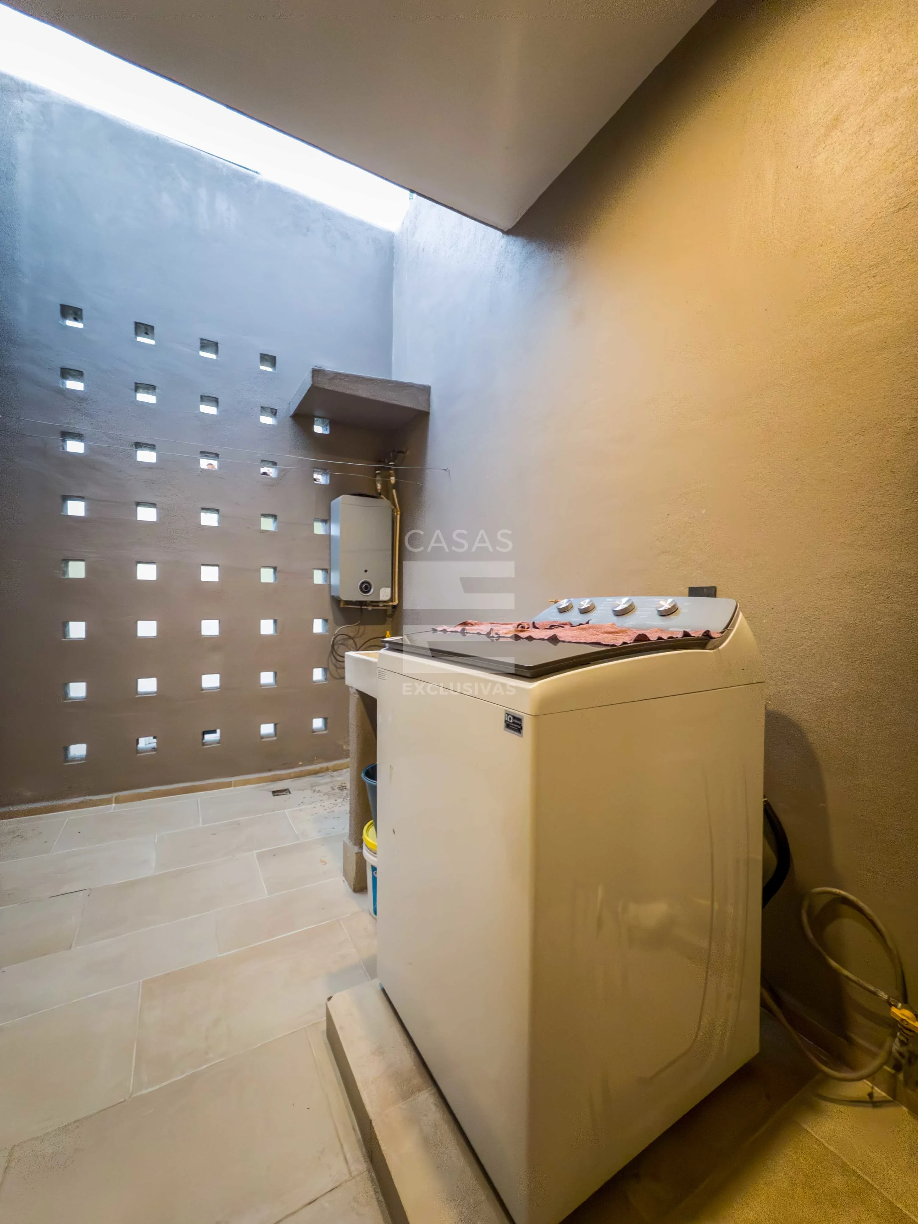 Casa en venta en el coto privado más exclusivo de Colima 18