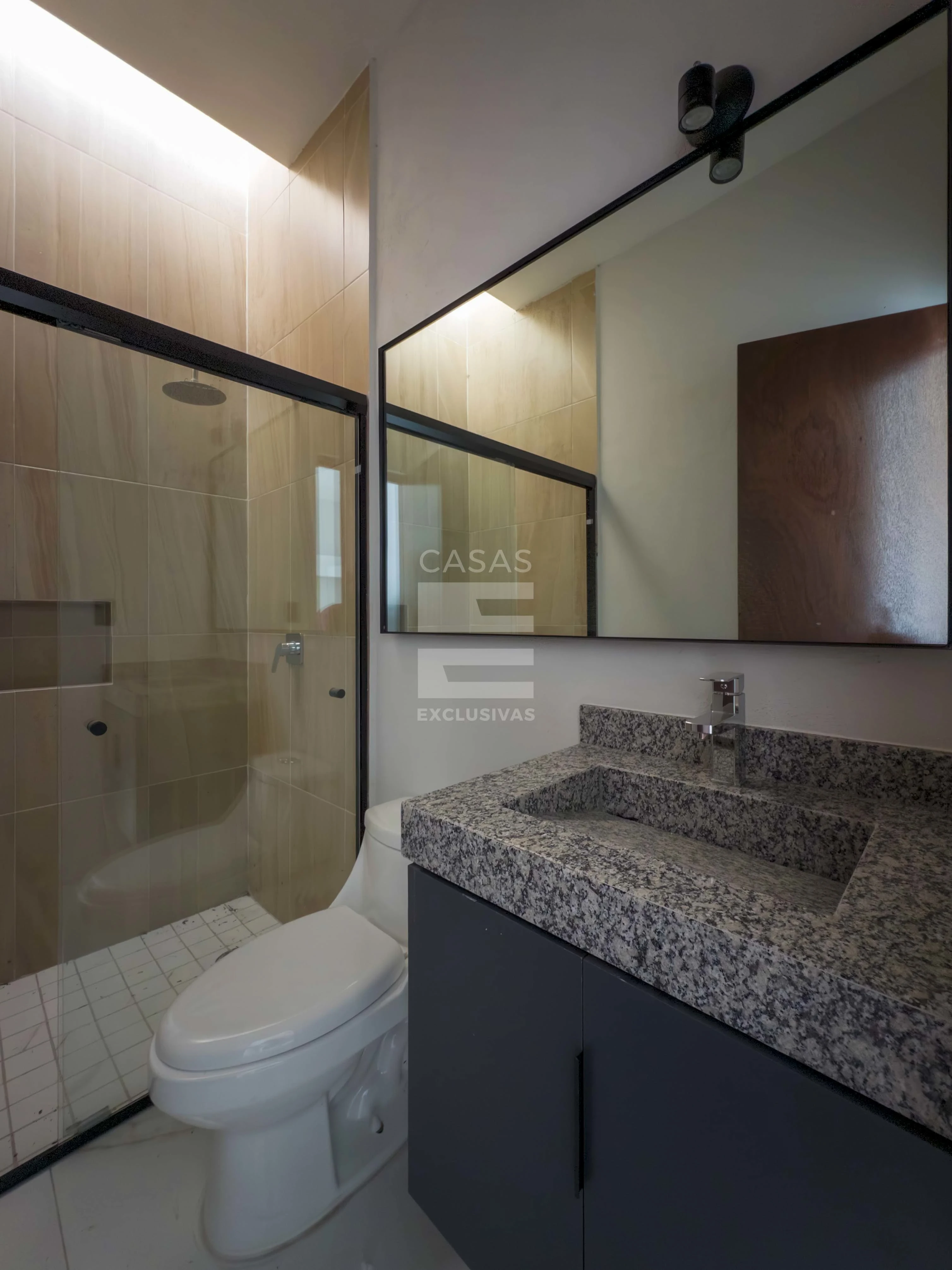 Casa en venta al norte de Colima en residencial Punto Rioja una planta 8