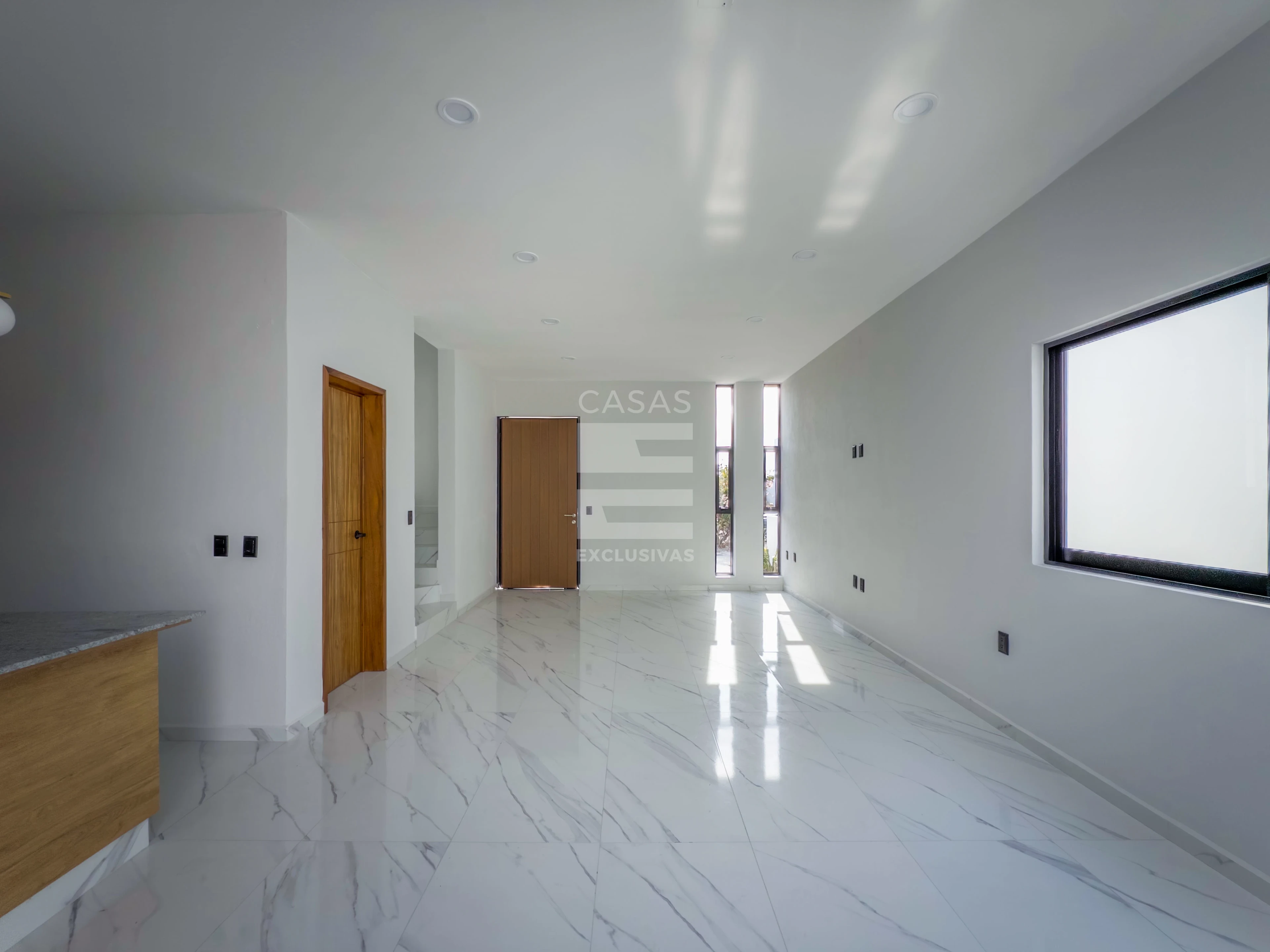 Casa en venta en Colima zona norte, sobre avenida principal, jardín amplio 8