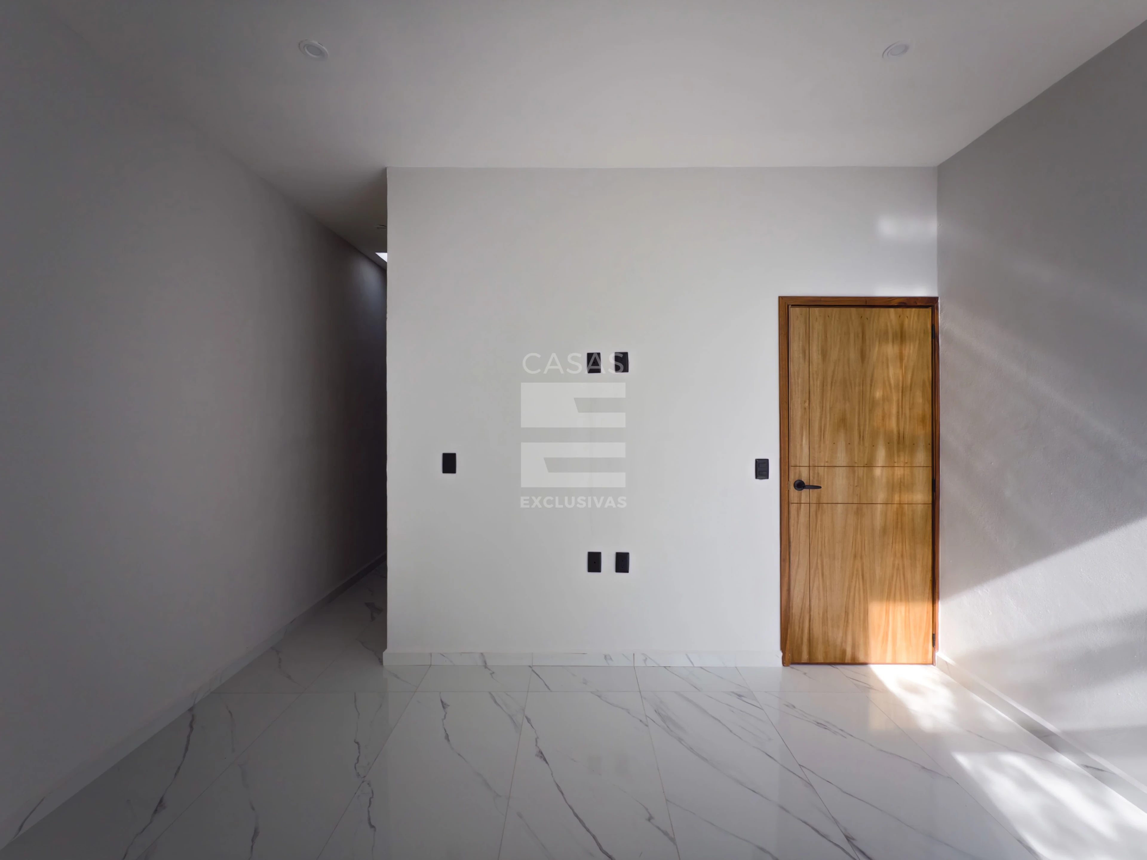 Casa en venta en Colima zona norte, sobre avenida principal, jardín amplio 9