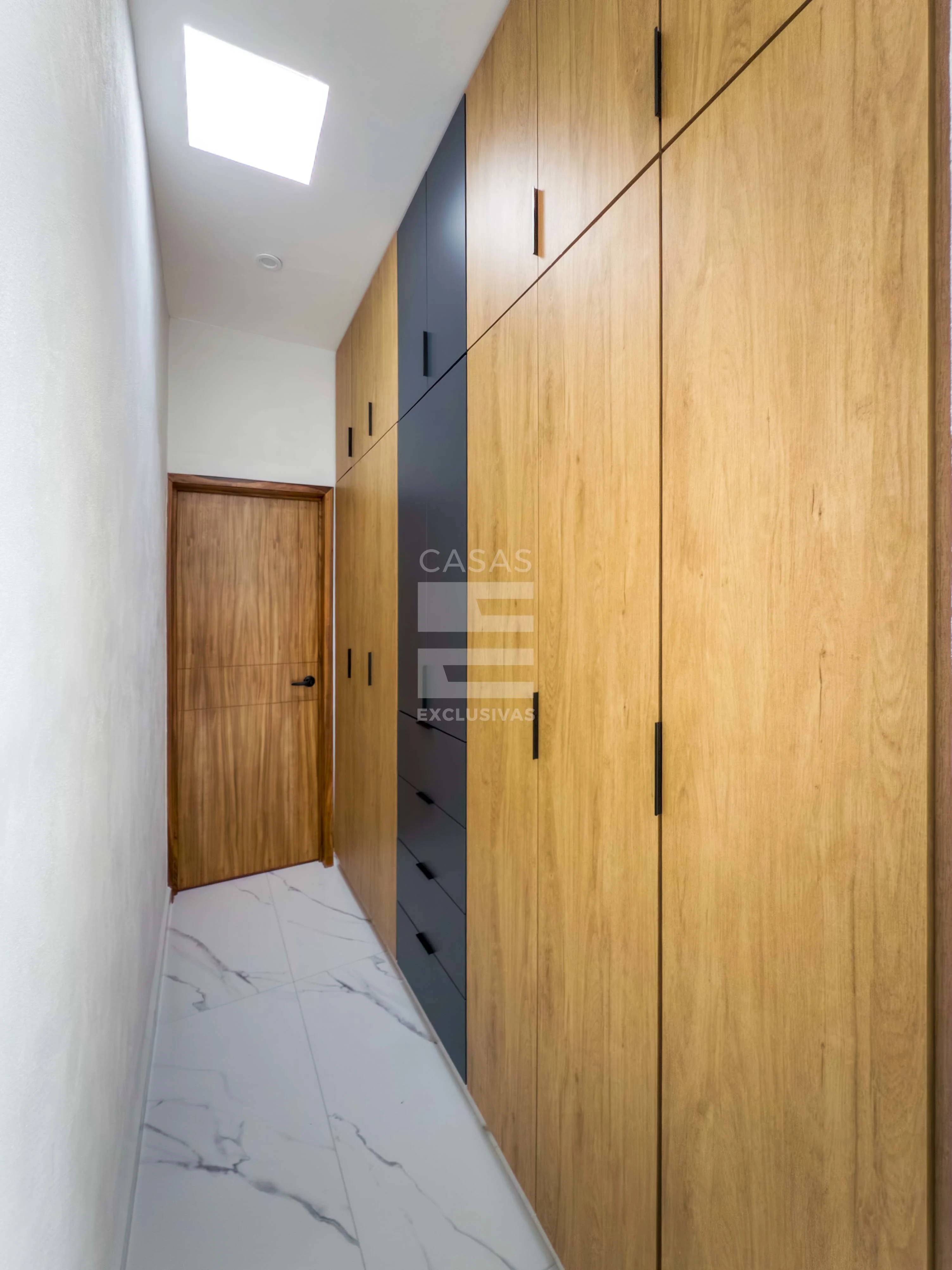 Casa en venta en Colima zona norte, sobre avenida principal, jardín amplio 10