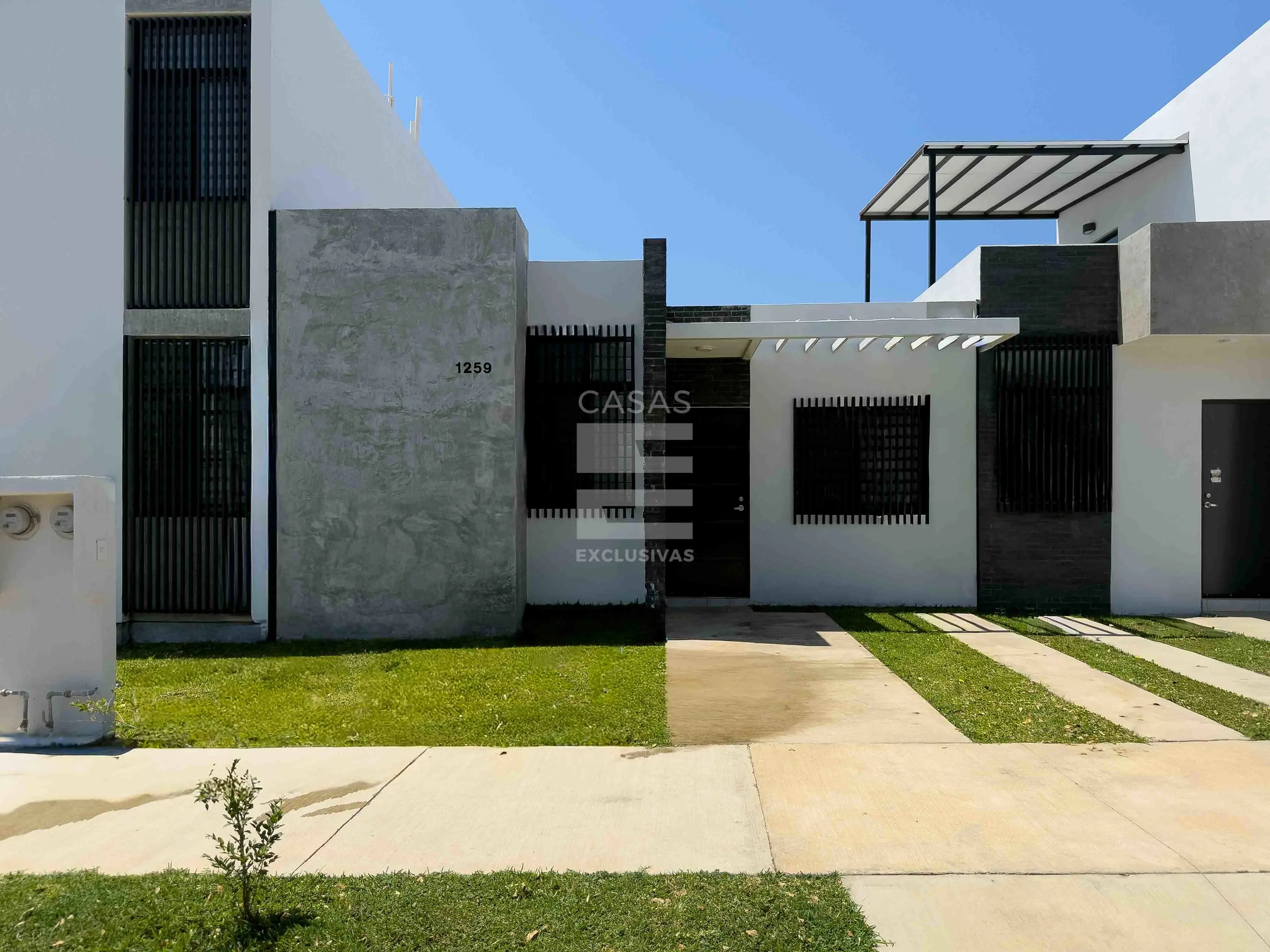 Imagen de Casas en venta en Villa de Álvarez, Colima, de una planta con dos habitaciones y estudio
