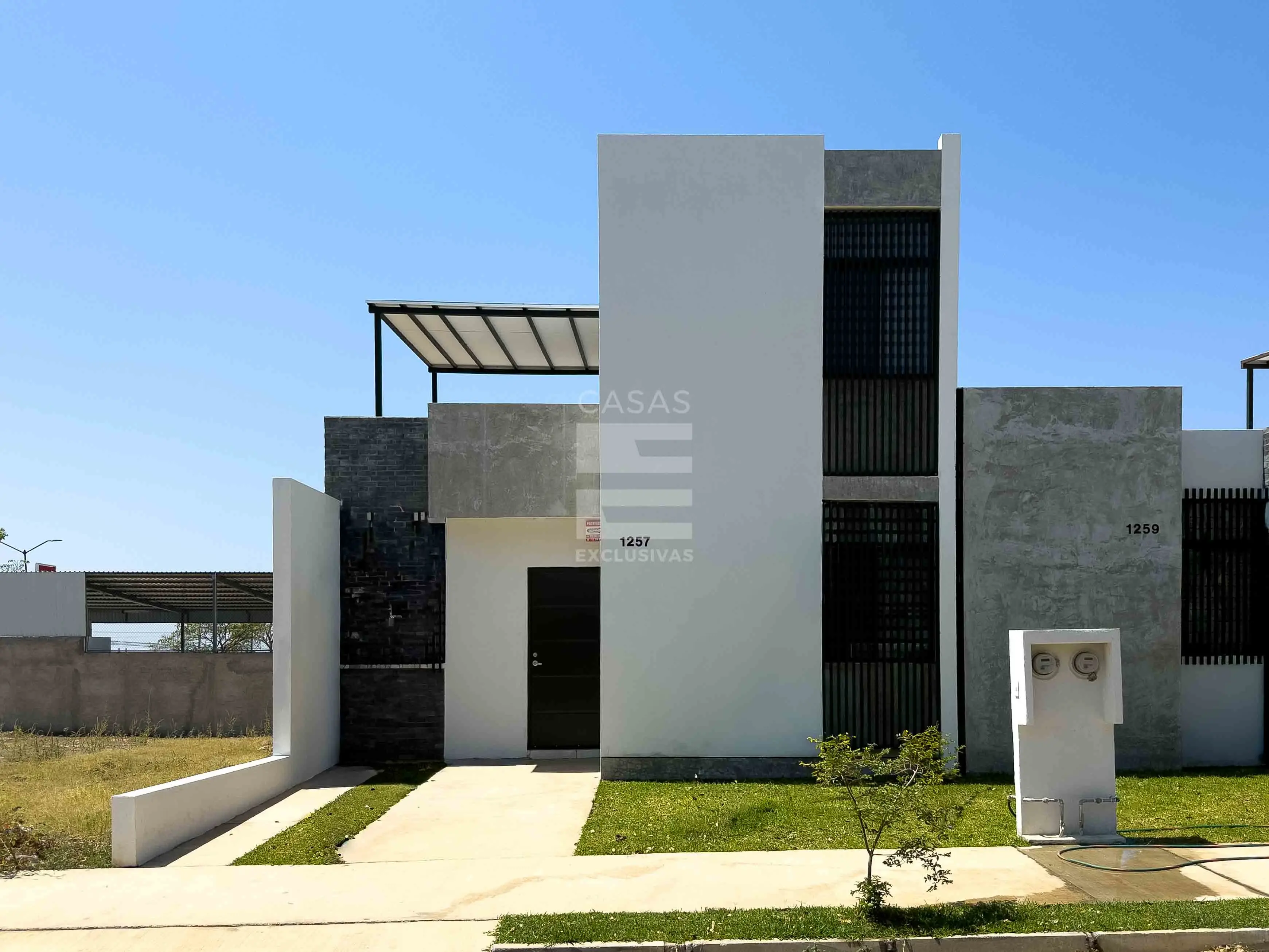 Imagen de Casa en venta en VdeA con excelente ubicación, a una cuadra de avenida J. Merced Cabrera