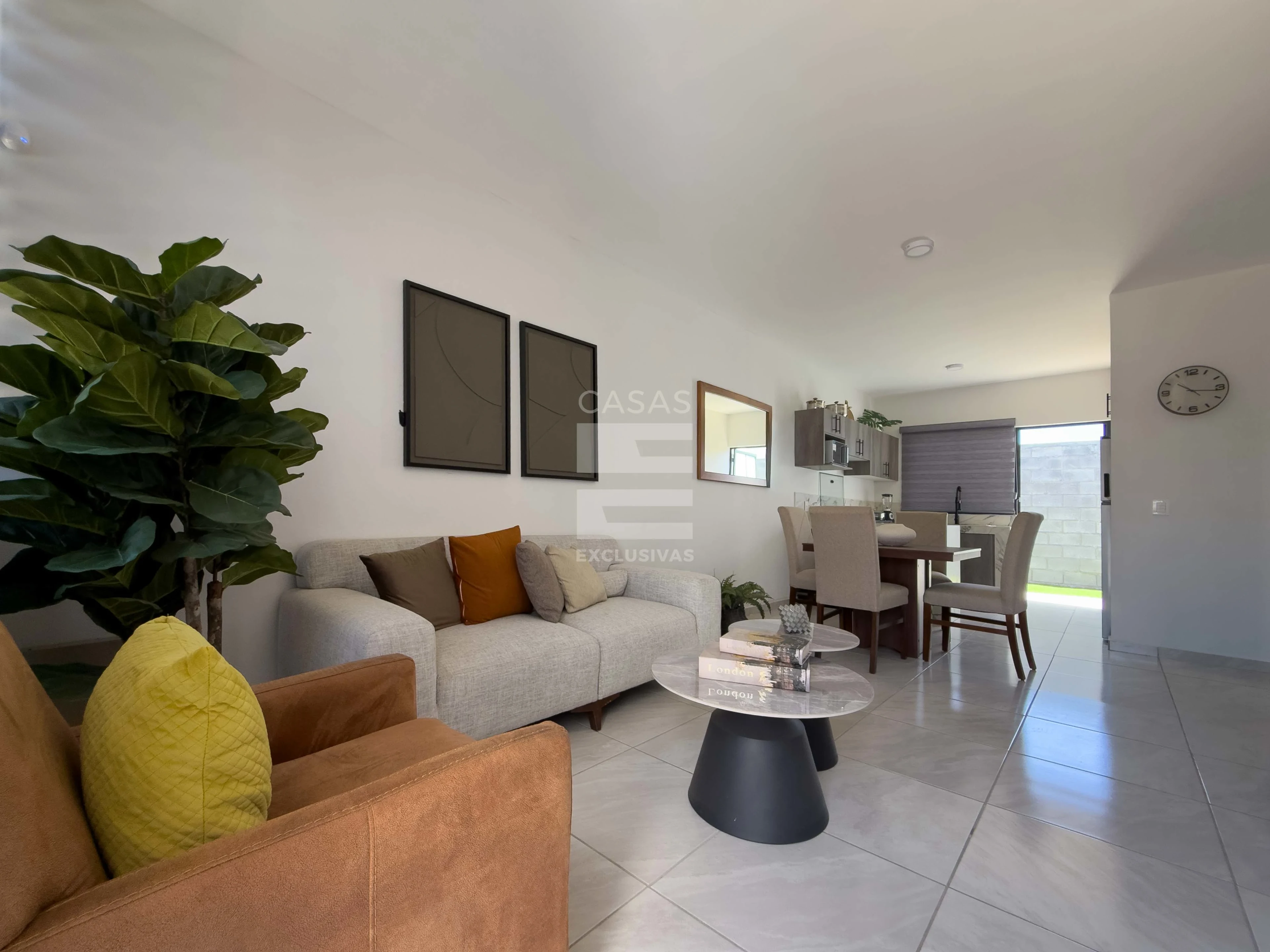 Casa en venta en VdeA con excelente ubicación, a una cuadra de avenida J. Merced Cabrera 2