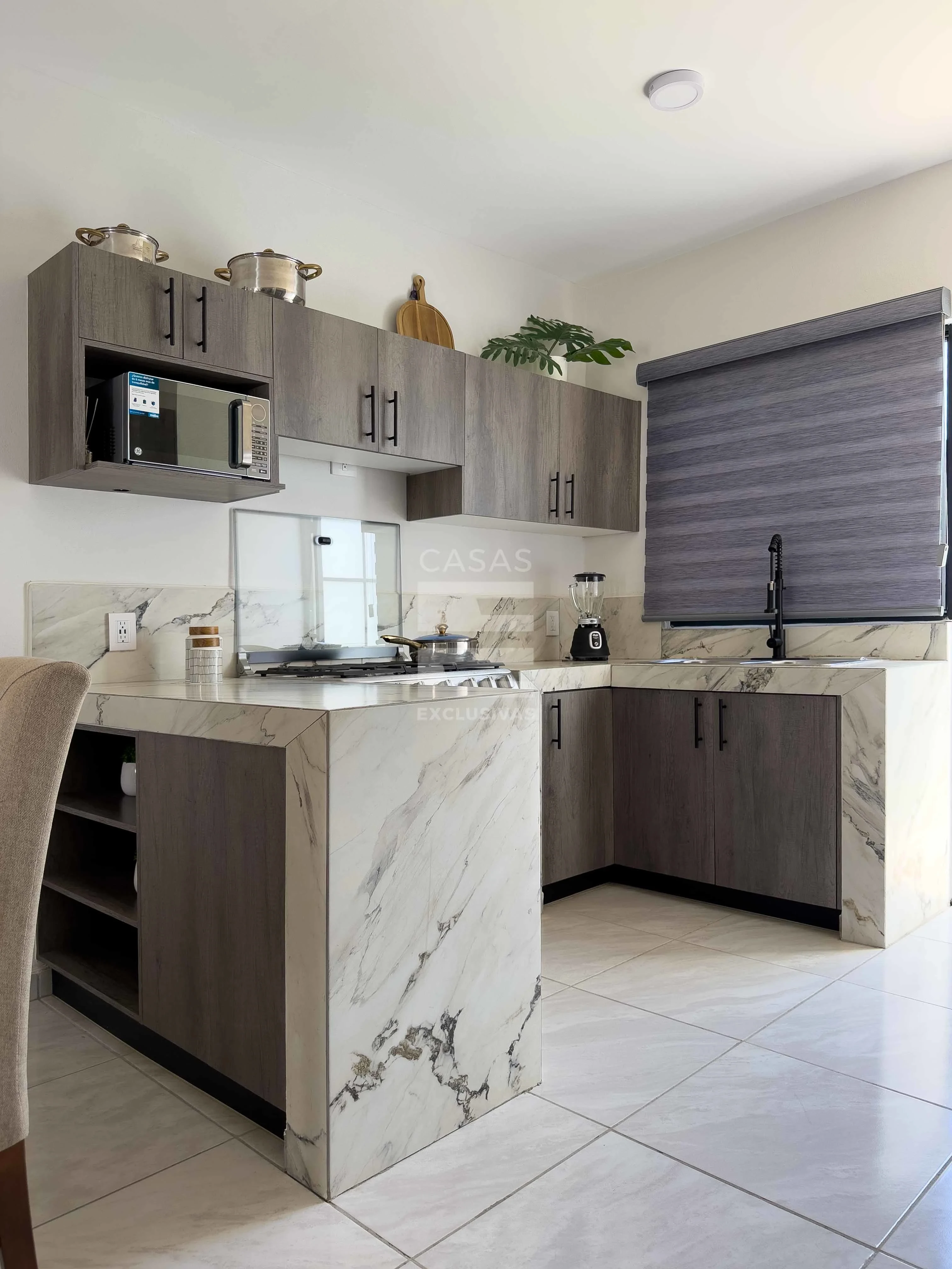 Casa en venta en VdeA con excelente ubicación, a una cuadra de avenida J. Merced Cabrera 4