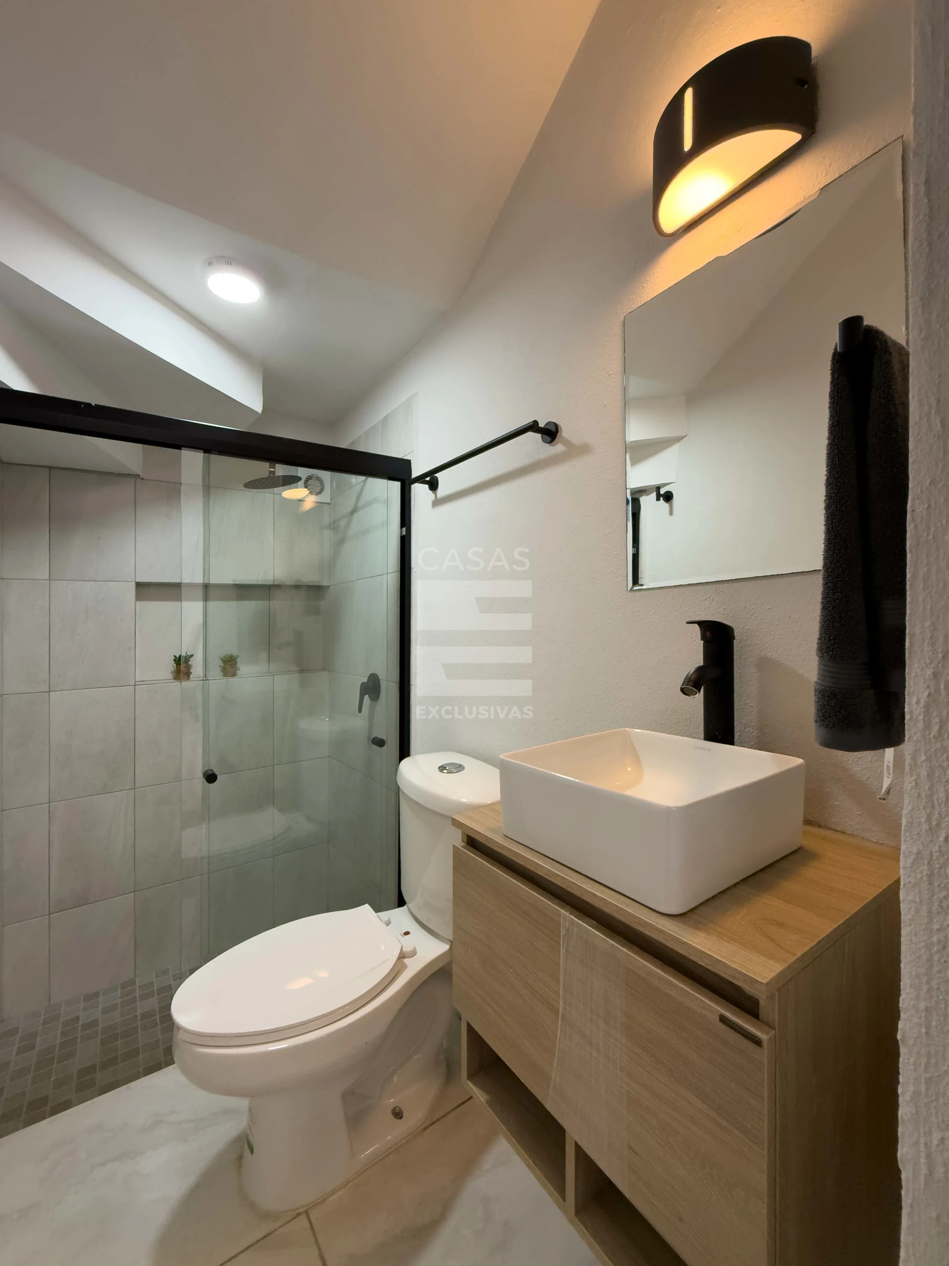 Casa en venta en VdeA con excelente ubicación, a una cuadra de avenida J. Merced Cabrera 8